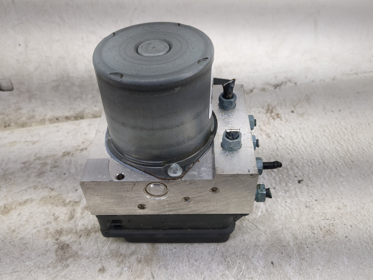 2013-2015 Bmw X1 ABS Pump Control Module Replacement P/N:6860214-01 Fits Fits 2013 2014 2015 OEM Used Auto Parts - Oemusedau