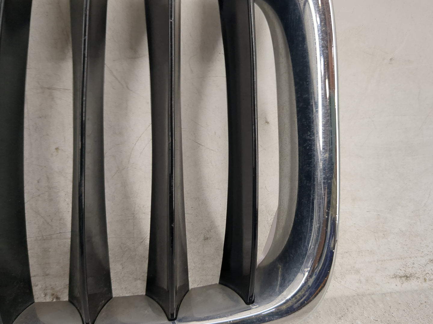 2015-2015 Bmw X1 Front Grille Bumper Not Included - Oemusedautoparts1.com