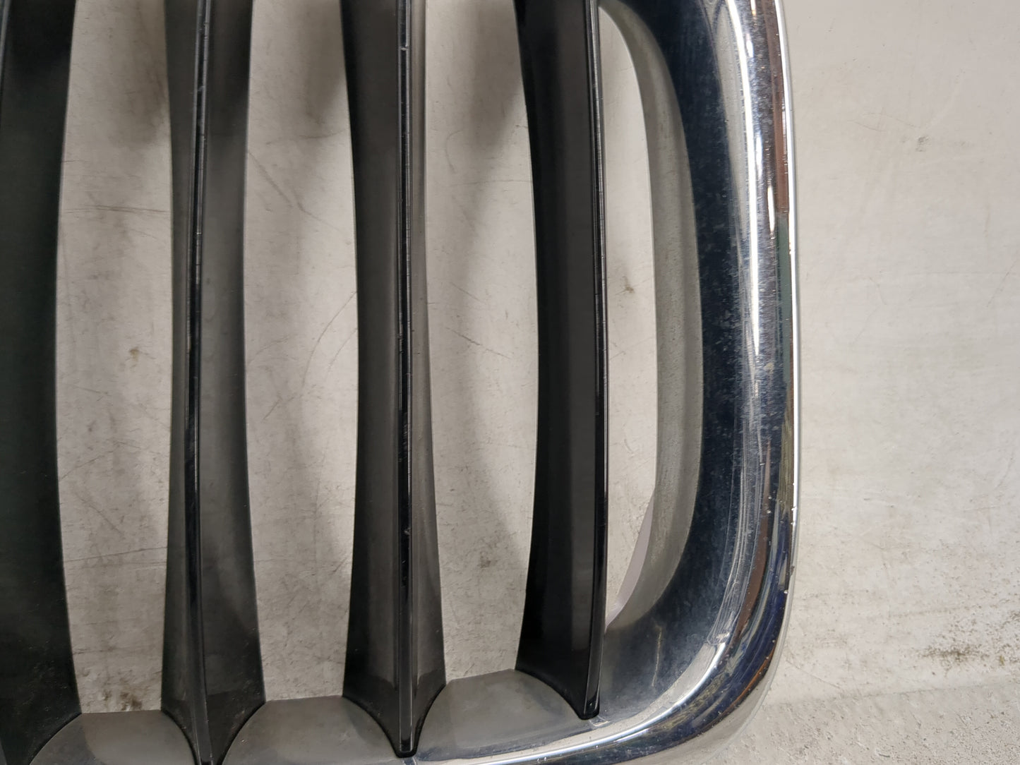2015-2015 Bmw X1 Front Grille Bumper Not Included - Oemusedautoparts1.com
