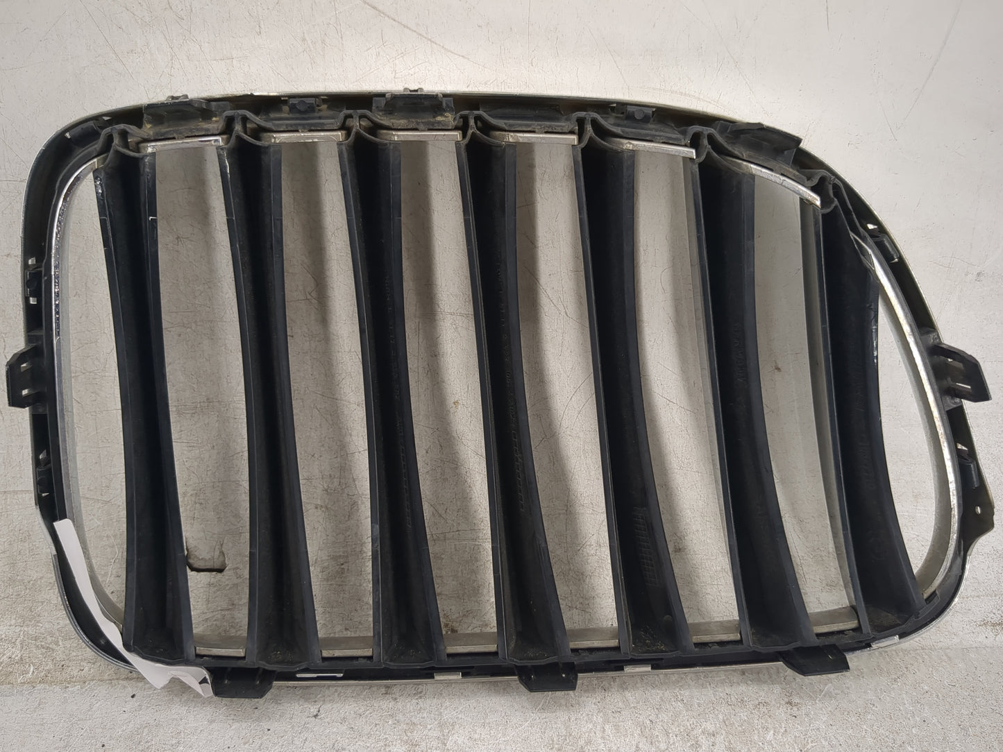 2015-2015 Bmw X1 Front Grille Bumper Not Included - Oemusedautoparts1.com