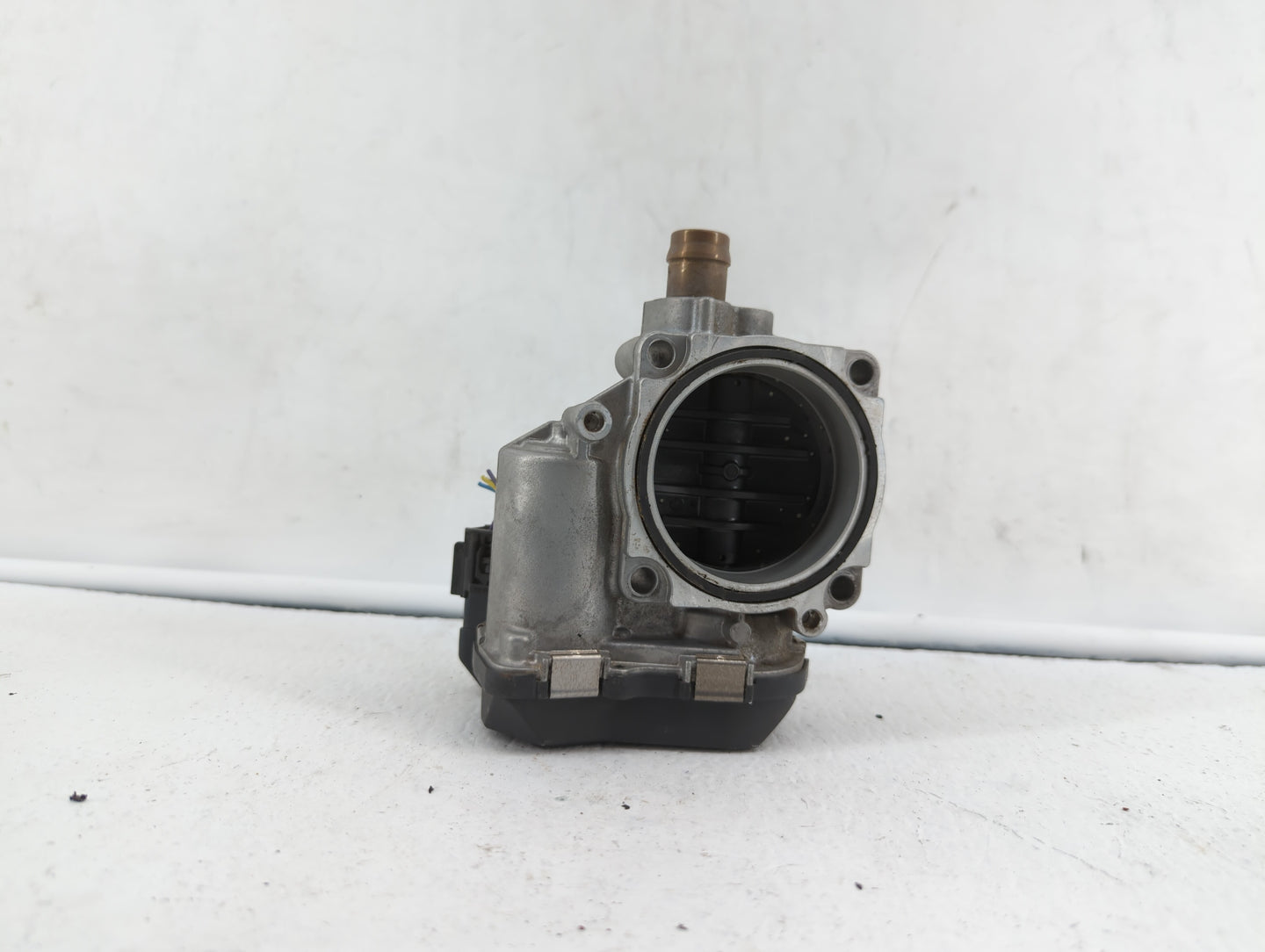 2012-2015 Bmw X1 Throttle Body P/N:A2C53355204 1354 7588625 Fits Fits 2012 2013 2014 2015 2016 2017 2018 OEM Used Auto Parts