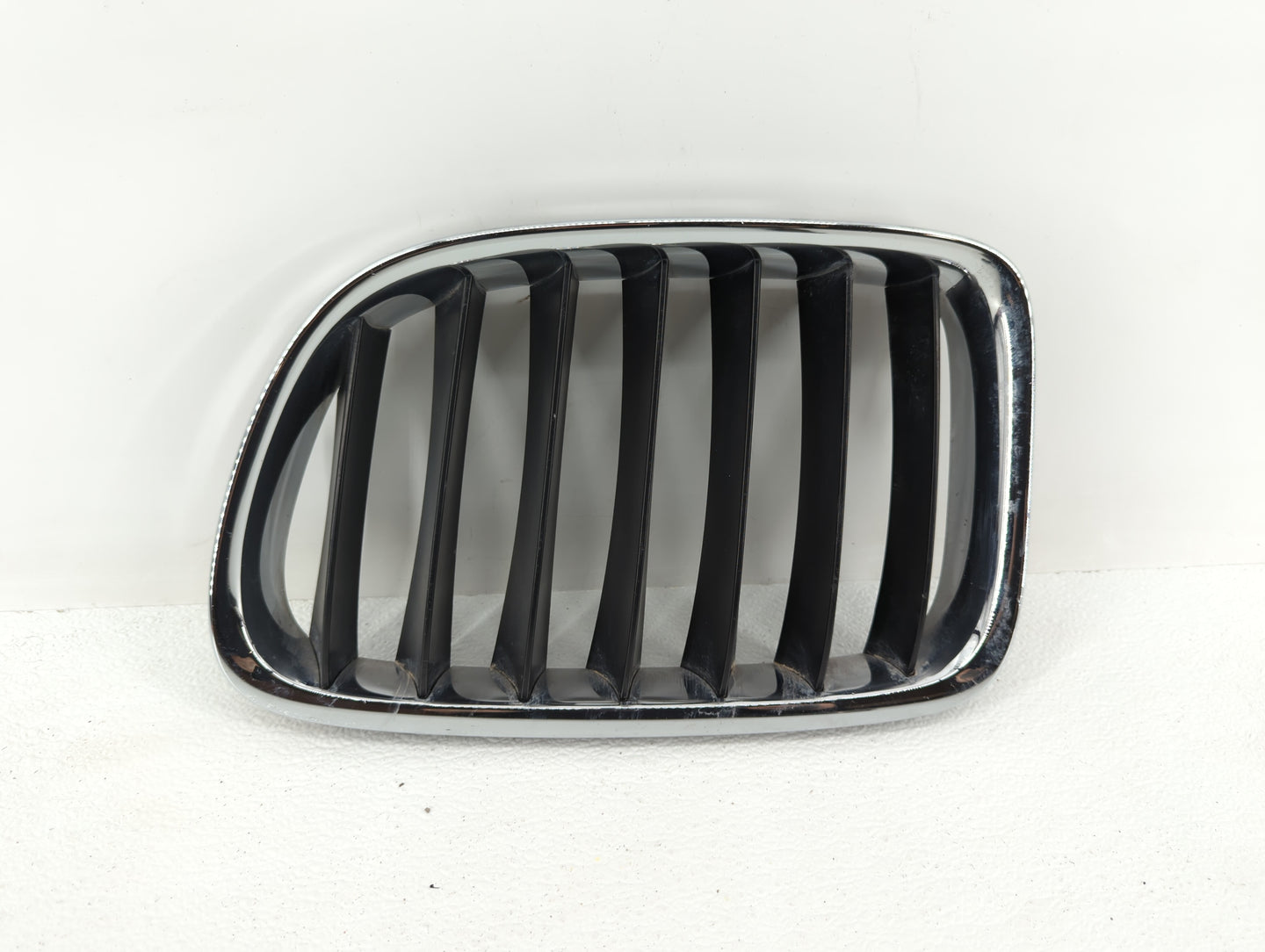 2013-2015 Bmw X1 Front Grille Bumper Not Included - Oemusedautoparts1.com