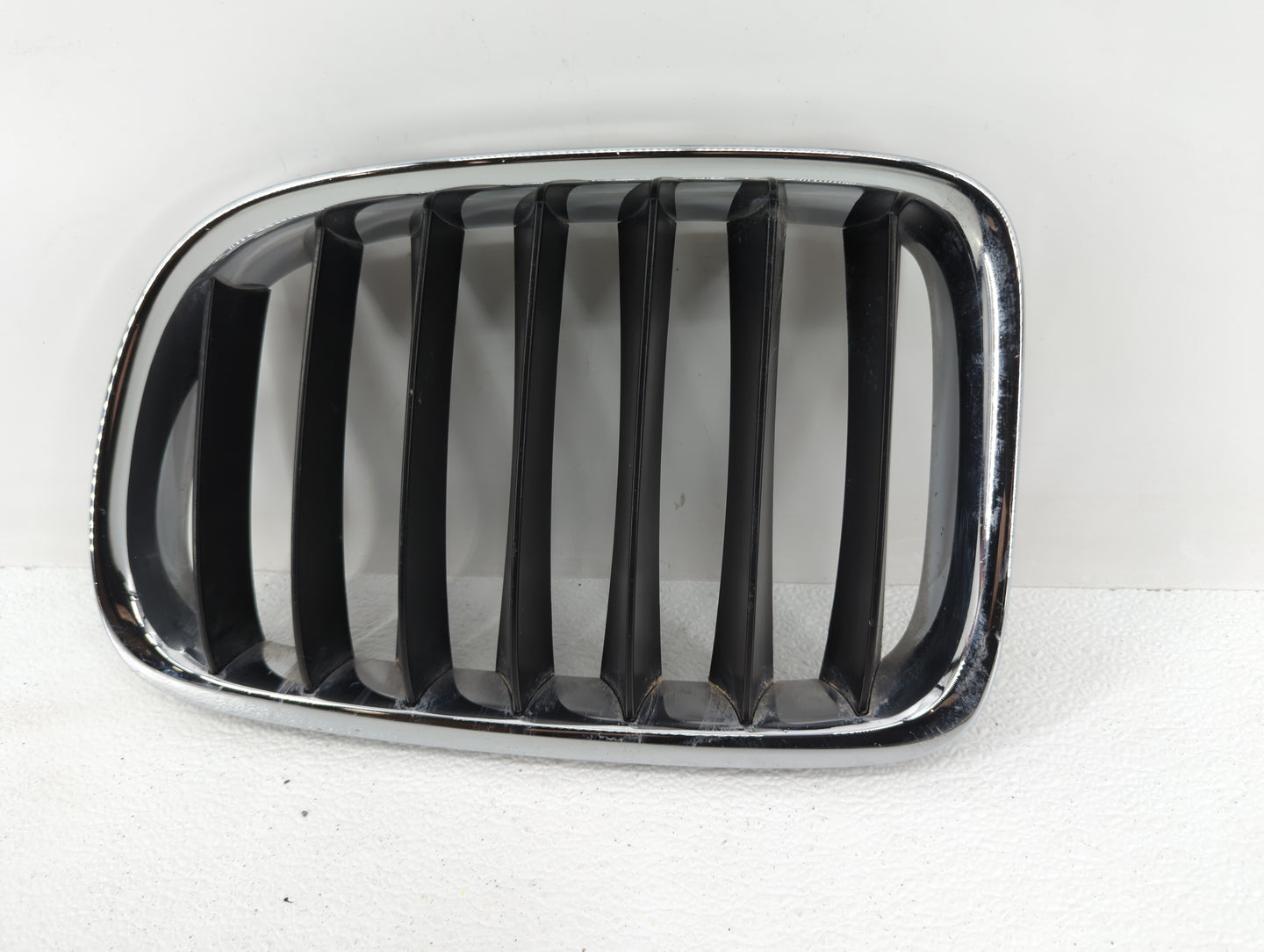 2013-2015 Bmw X1 Front Grille Bumper Not Included - Oemusedautoparts1.com