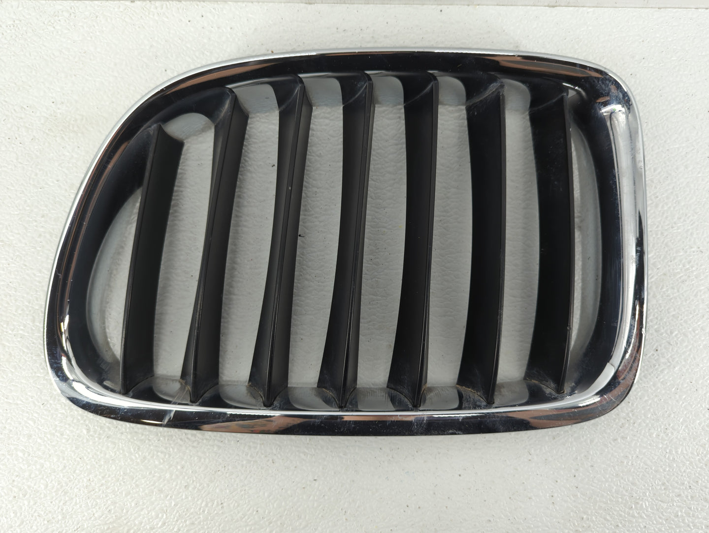 2013-2015 Bmw X1 Front Grille Bumper Not Included - Oemusedautoparts1.com