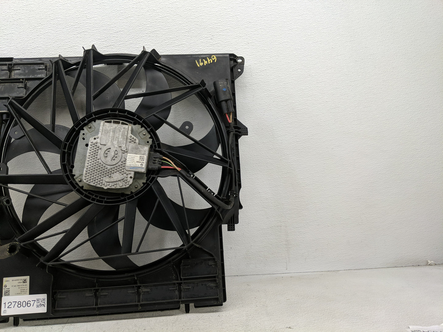 2013-2017 Bmw X3 Electric Radiator Cooling Fan Motor Assembly P/N:M149991-B Fits Fits 2013 2014 2015 2016 2017 2018 OEM Used