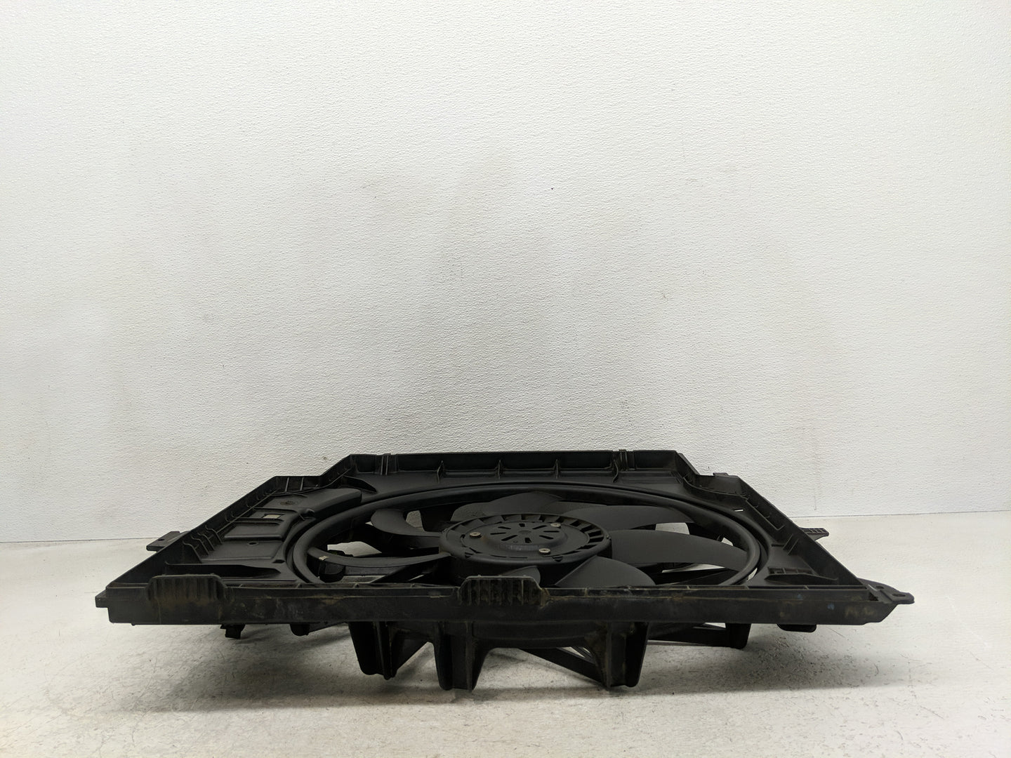 2013-2017 Bmw X3 Electric Radiator Cooling Fan Motor Assembly P/N:M149991-B Fits Fits 2013 2014 2015 2016 2017 2018 OEM Used