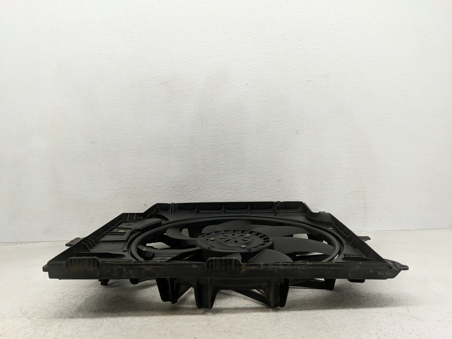 2013-2017 Bmw X3 Electric Radiator Cooling Fan Motor Assembly P/N:M149991-B Fits Fits 2013 2014 2015 2016 2017 2018 OEM Used
