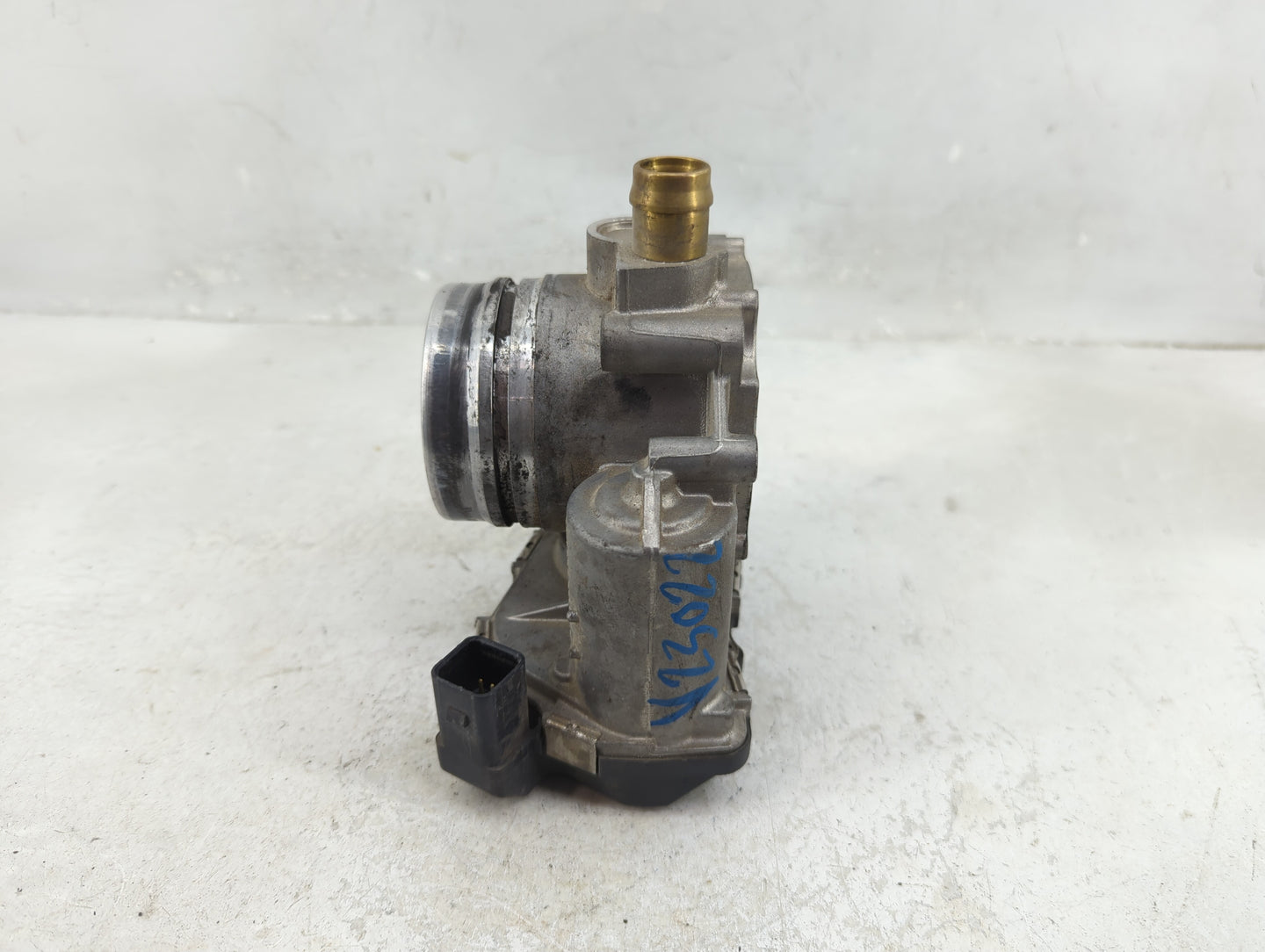 2013-2017 Bmw X3 Throttle Body P/N:7588625-02 A2C53355204 Fits Fits 2012 2013 2014 2015 2016 2017 2018 OEM Used Auto Parts -