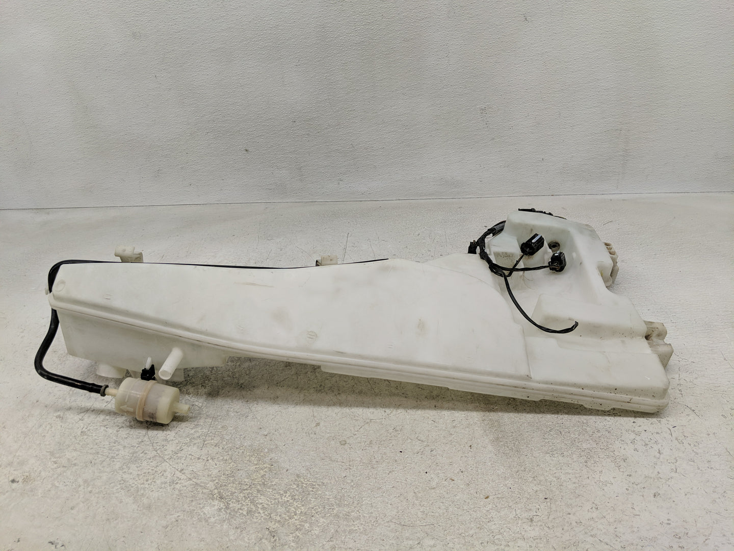 2007-2013 Bmw X5 Windshield Washer Fluid Reservoir Bottle Oem - Oemusedautoparts1.com