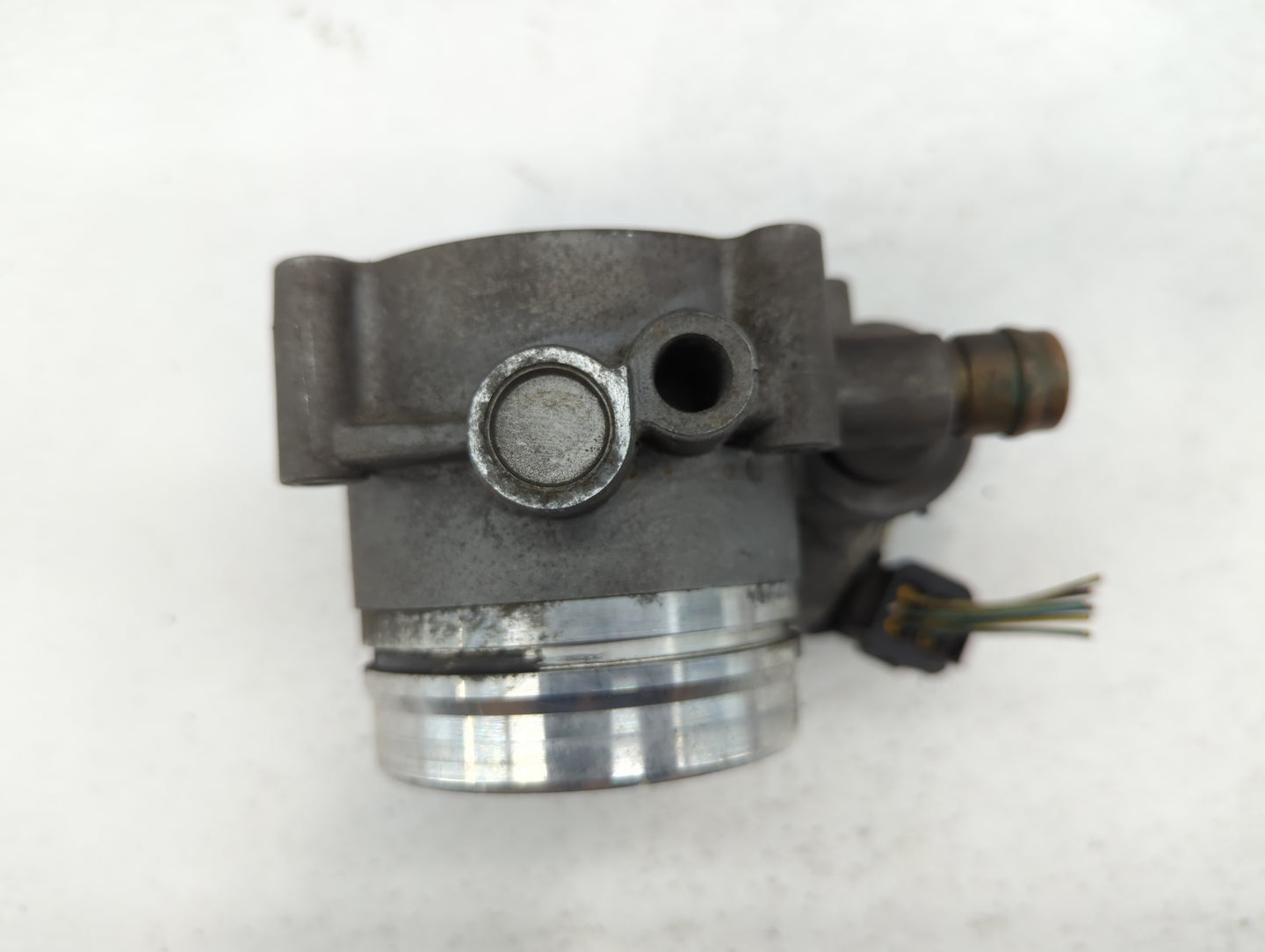 2011-2018 Bmw X5 Throttle Body P/N:1354 7597871-02 1354 7597871-01 Fits OEM Used Auto Parts - Oemusedautoparts1.com