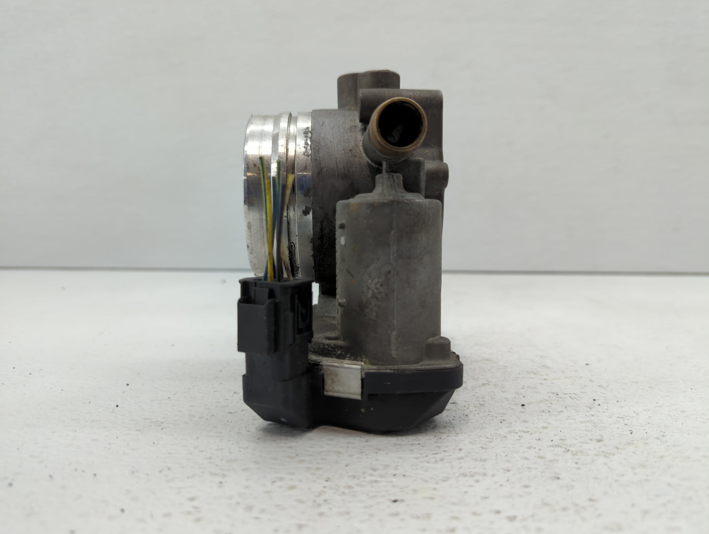 2011-2018 Bmw X5 Throttle Body P/N:1354 7597871-02 1354 7597871-01 Fits OEM Used Auto Parts - Oemusedautoparts1.com