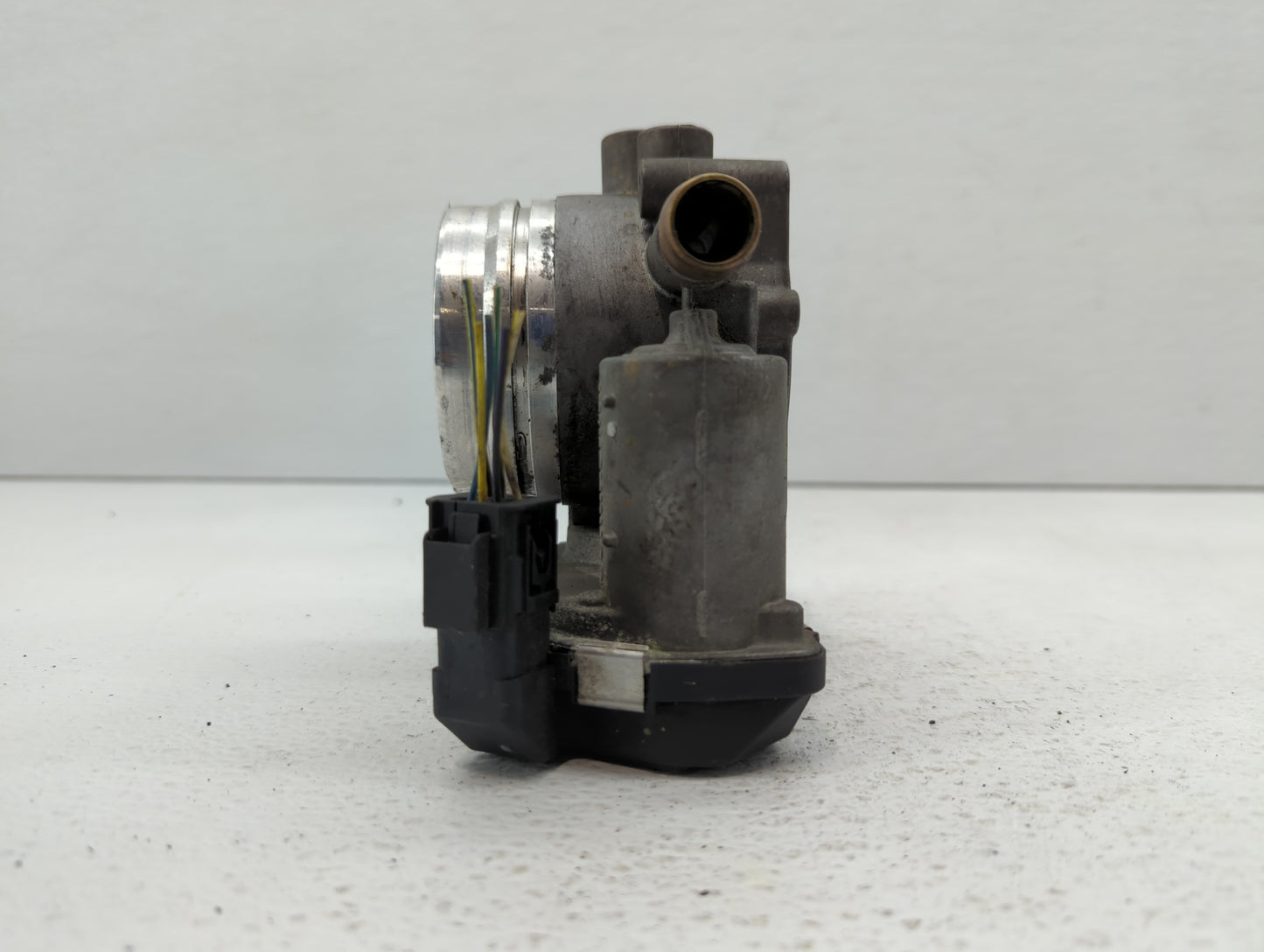 2011-2018 Bmw X5 Throttle Body P/N:1354 7597871-02 1354 7597871-01 Fits OEM Used Auto Parts - Oemusedautoparts1.com