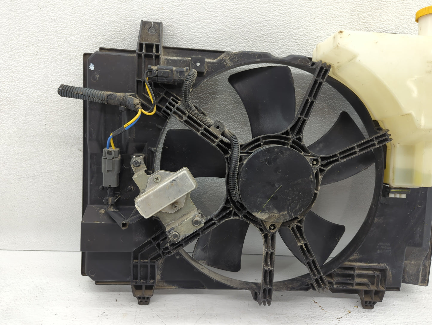 Bmw X5 Left Radiator Fan Motor Assembly Black - Oemusedautoparts1.com