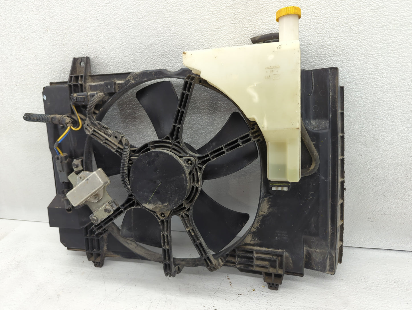 Bmw X5 Left Radiator Fan Motor Assembly Black - Oemusedautoparts1.com
