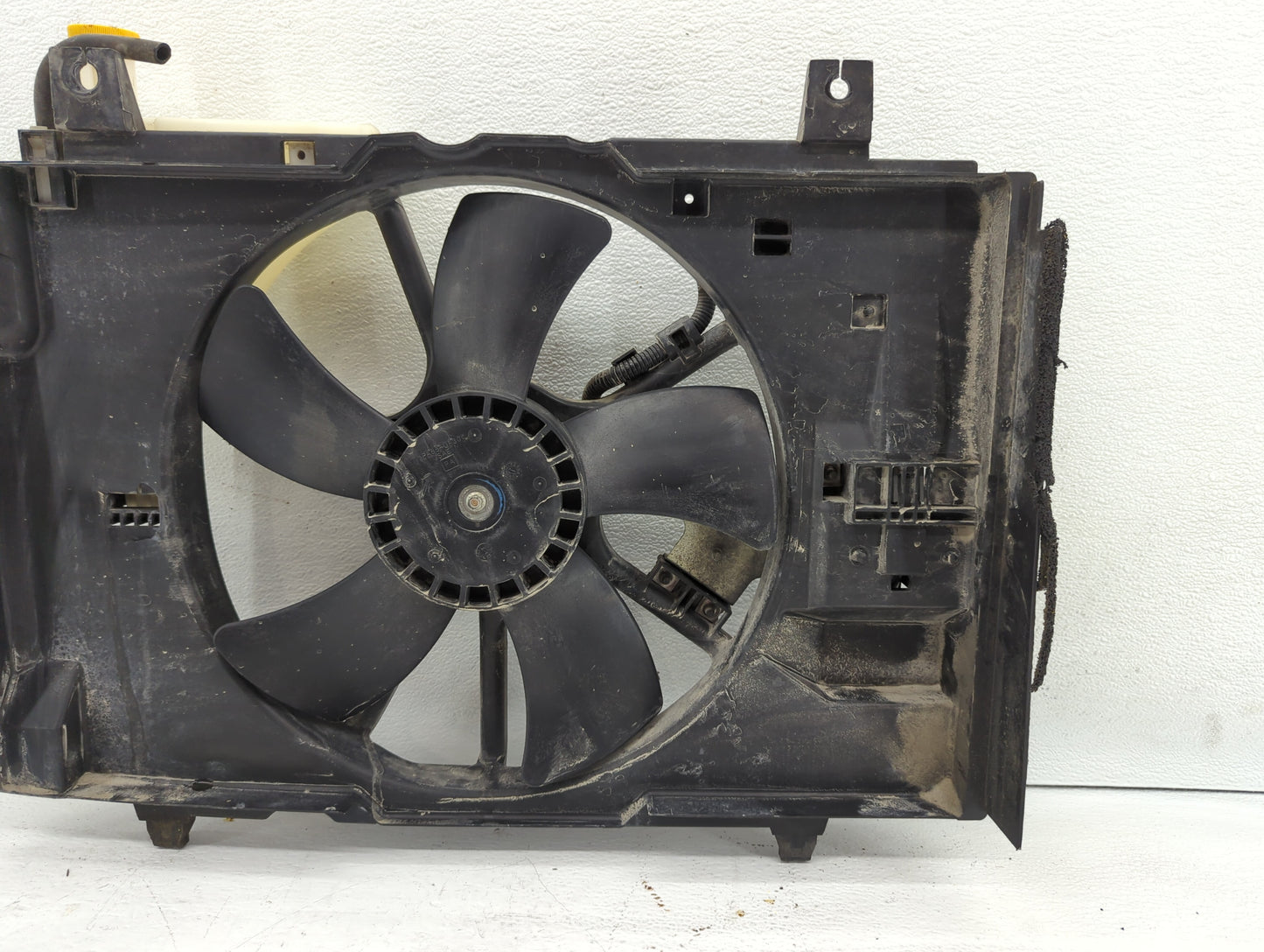 Bmw X5 Left Radiator Fan Motor Assembly Black - Oemusedautoparts1.com
