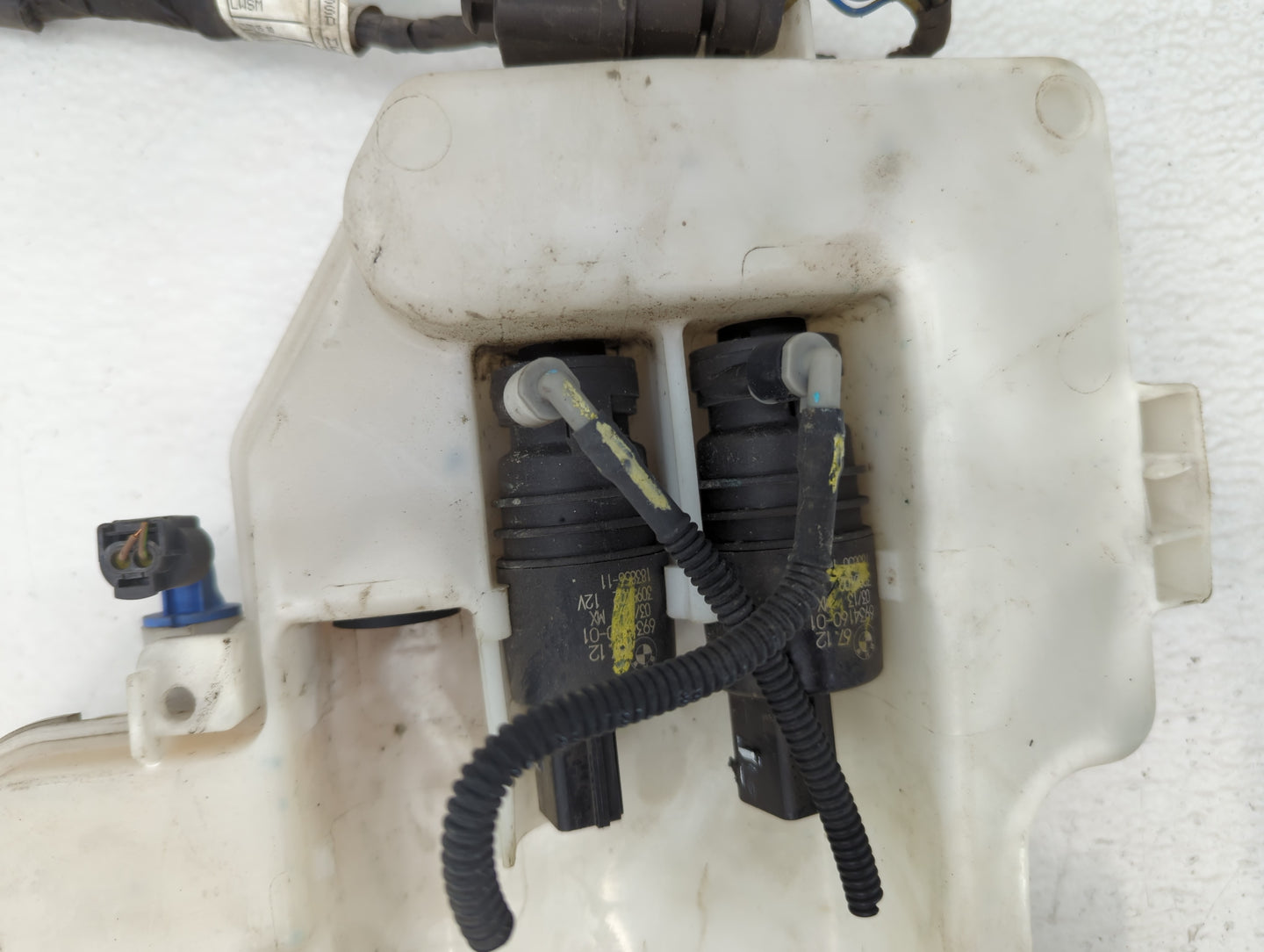 2007-2013 Bmw X5 Windshield Washer Fluid Reservoir Bottle 623136 - Oemusedautoparts1.com