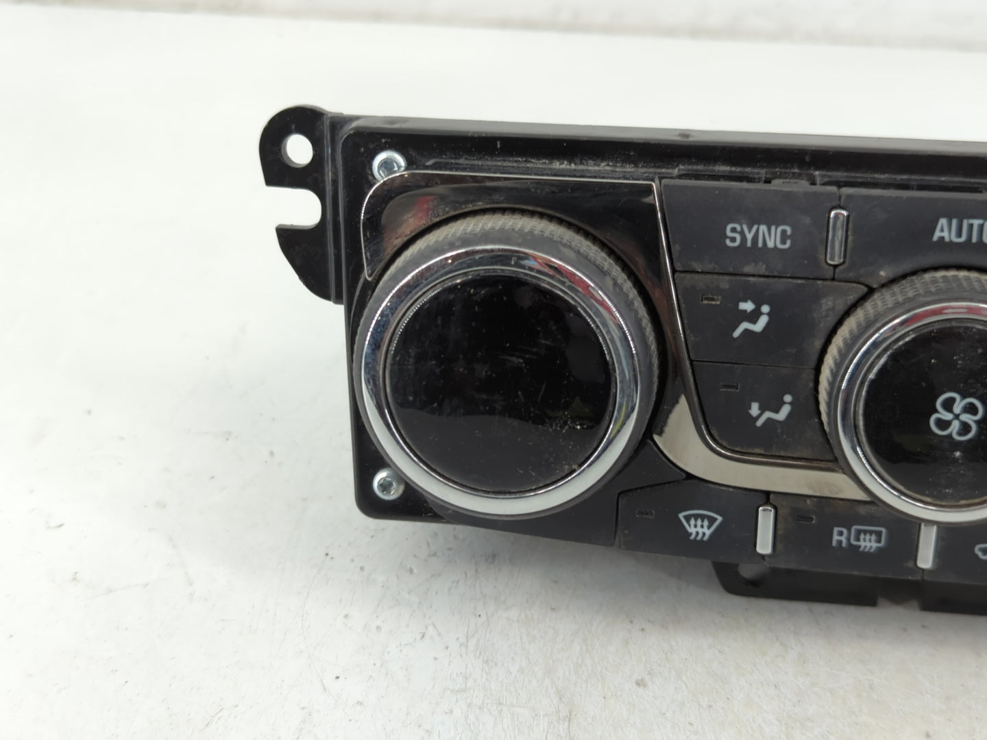 2013 Buick Enclave Climate Control Module Temperature AC/Heater Replacement P/N:23140662 Fits OEM Used Auto Parts - Oemuseda