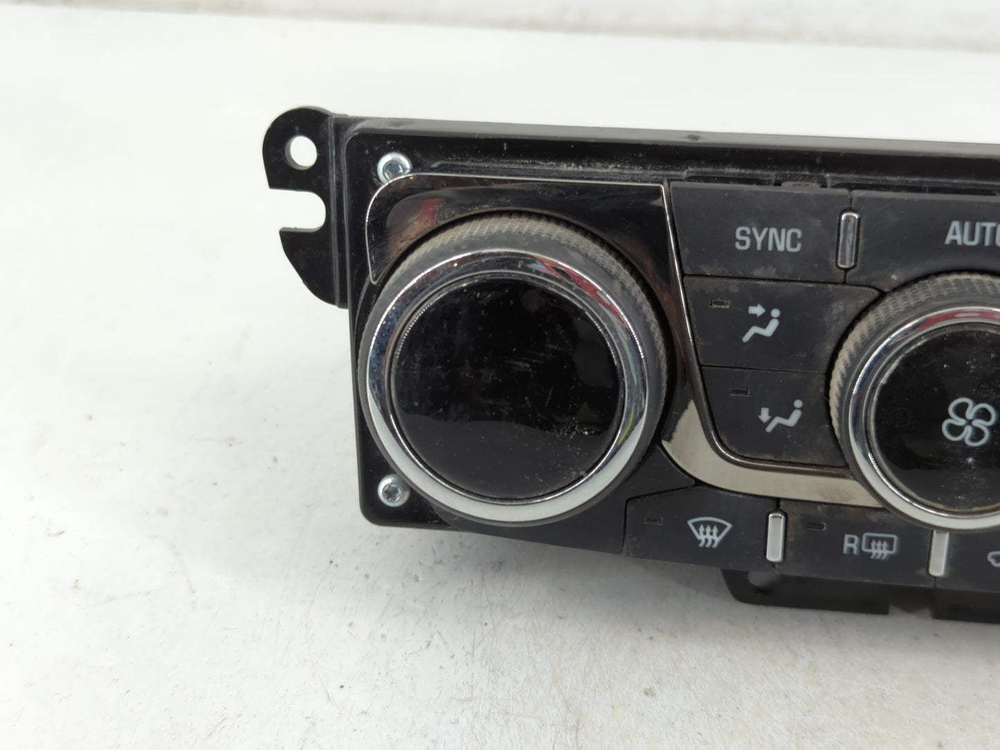 2013 Buick Enclave Climate Control Module Temperature AC/Heater Replacement P/N:23140662 Fits OEM Used Auto Parts - Oemuseda