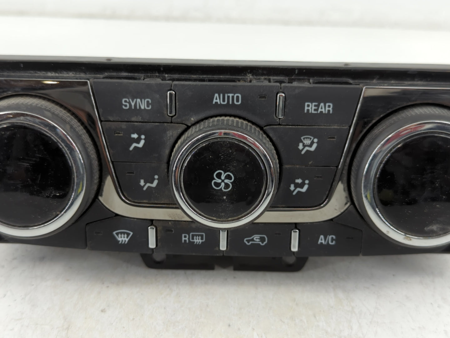 2013 Buick Enclave Climate Control Module Temperature AC/Heater Replacement P/N:23140662 Fits OEM Used Auto Parts - Oemuseda