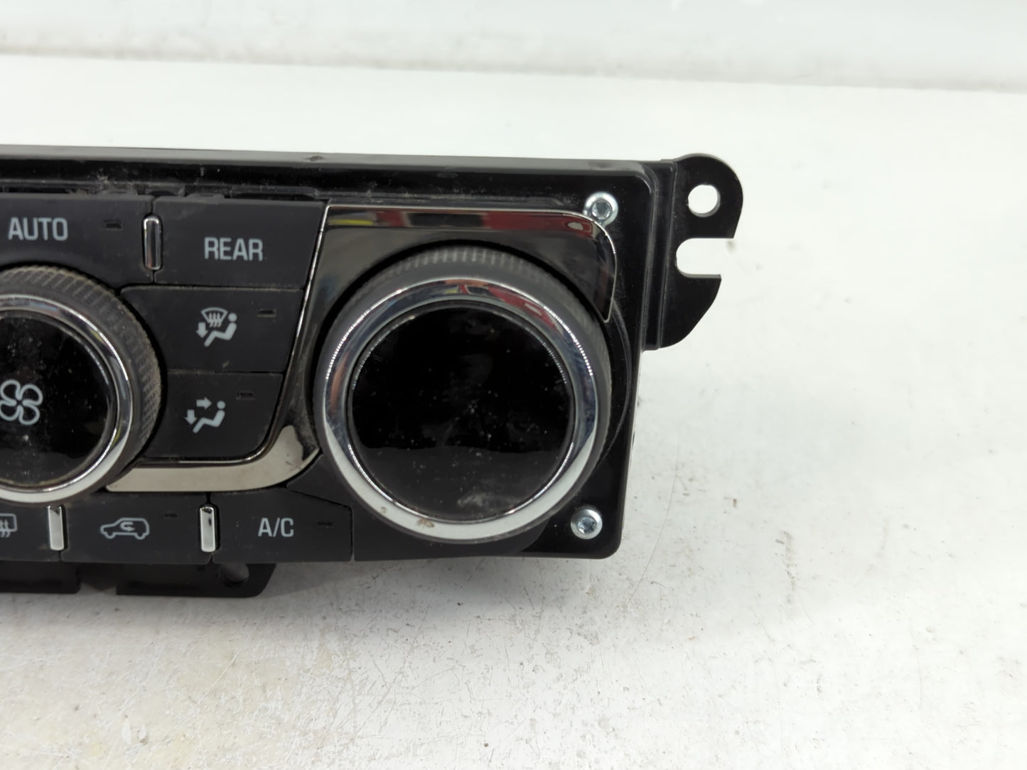 2013 Buick Enclave Climate Control Module Temperature AC/Heater Replacement P/N:23140662 Fits OEM Used Auto Parts - Oemuseda