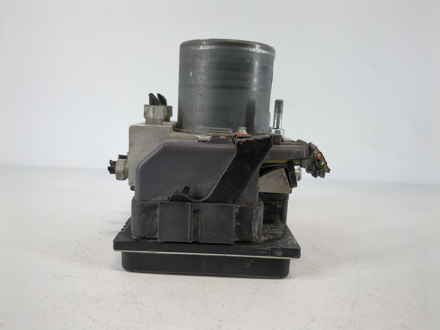 2013 Buick Enclave ABS Pump Control Module Replacement P/N:0 265 252 559 AA 22912779 Fits OEM Used Auto Parts - Oemusedautop