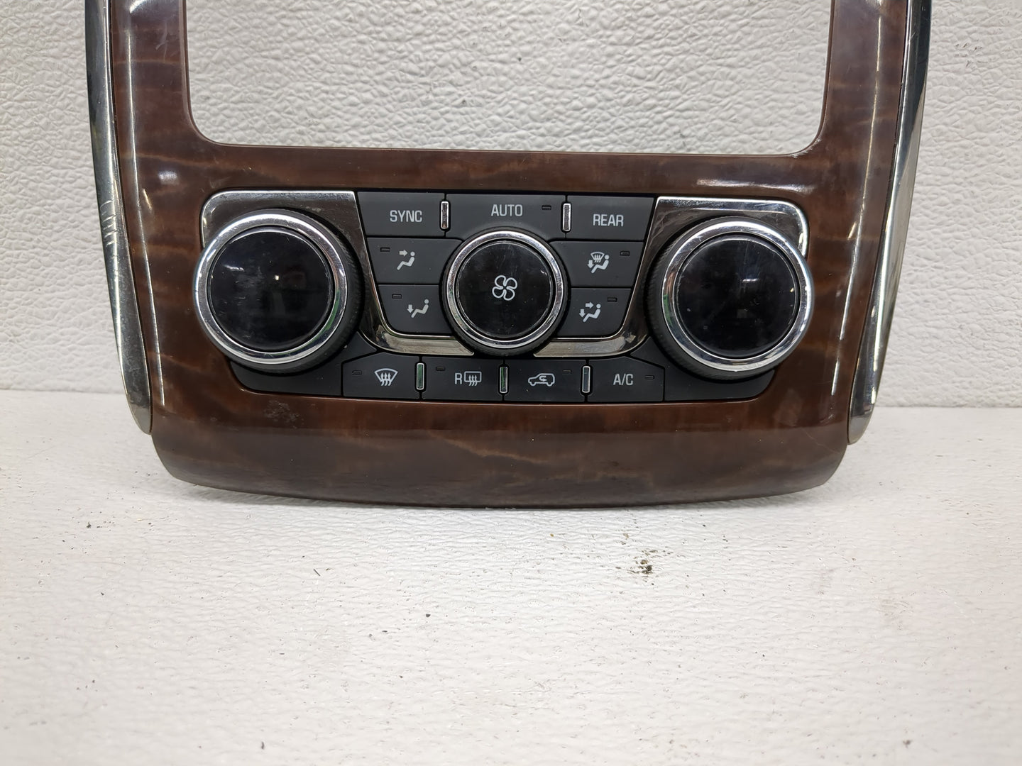 2013 Buick Enclave Climate Control Module Temperature AC/Heater Replacement P/N:23120467 Fits OEM Used Auto Parts - Oemuseda