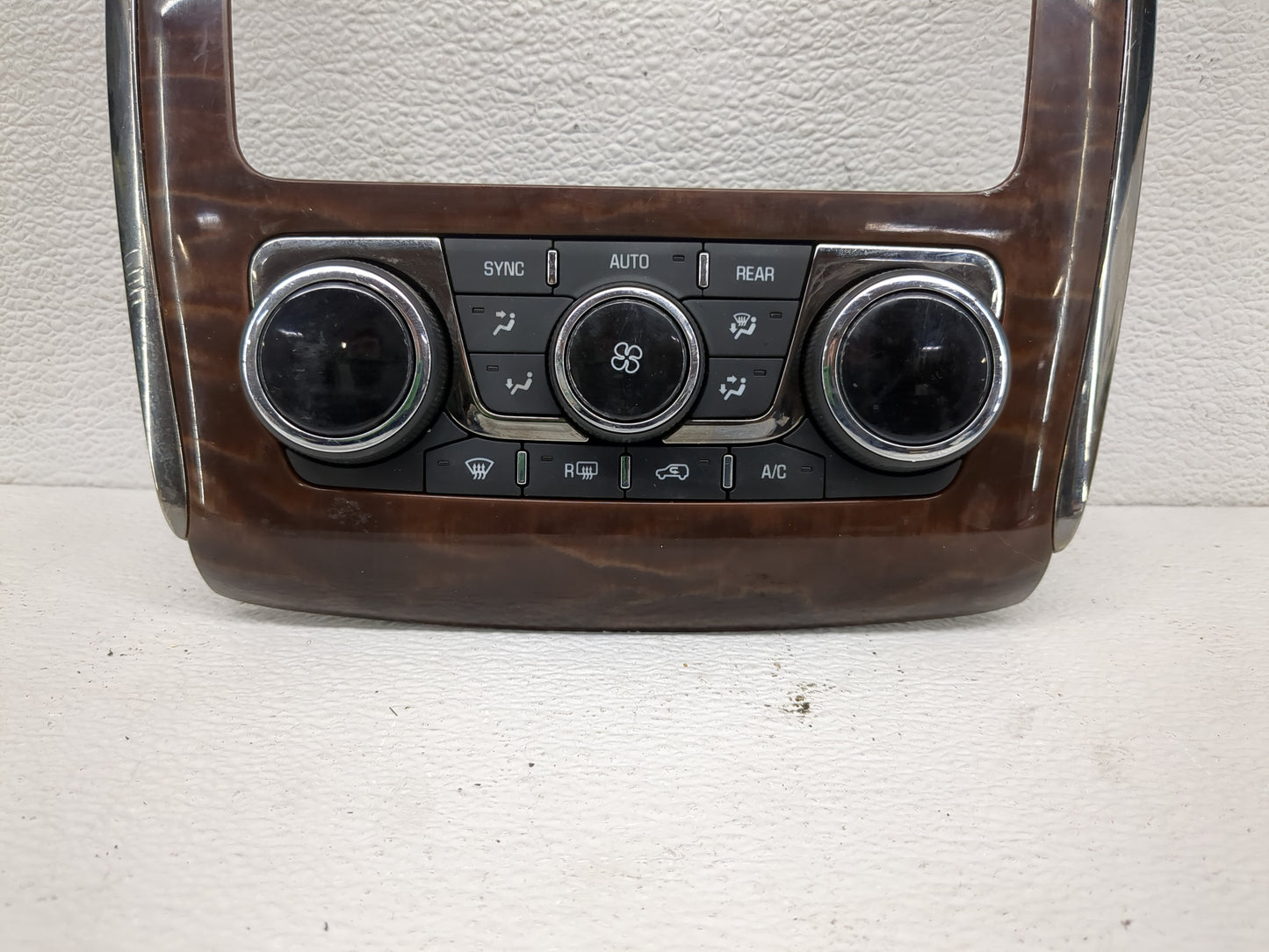 2013 Buick Enclave Climate Control Module Temperature AC/Heater Replacement P/N:23120467 Fits OEM Used Auto Parts - Oemuseda