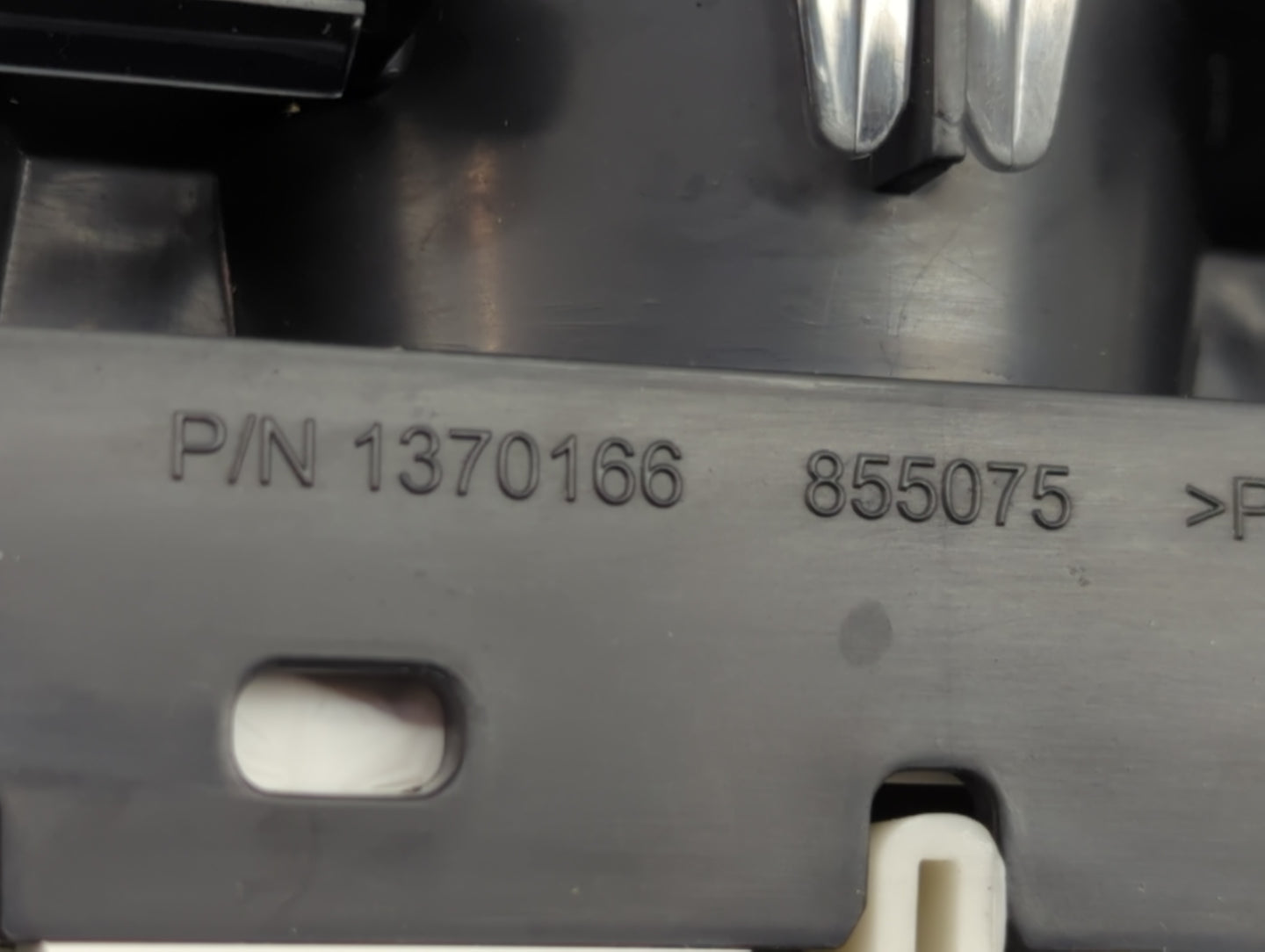 2013 Buick Enclave Instrument Cluster Speedometer Gauges P/N:1370166 Fits OEM Used Auto Parts - Oemusedautoparts1.com