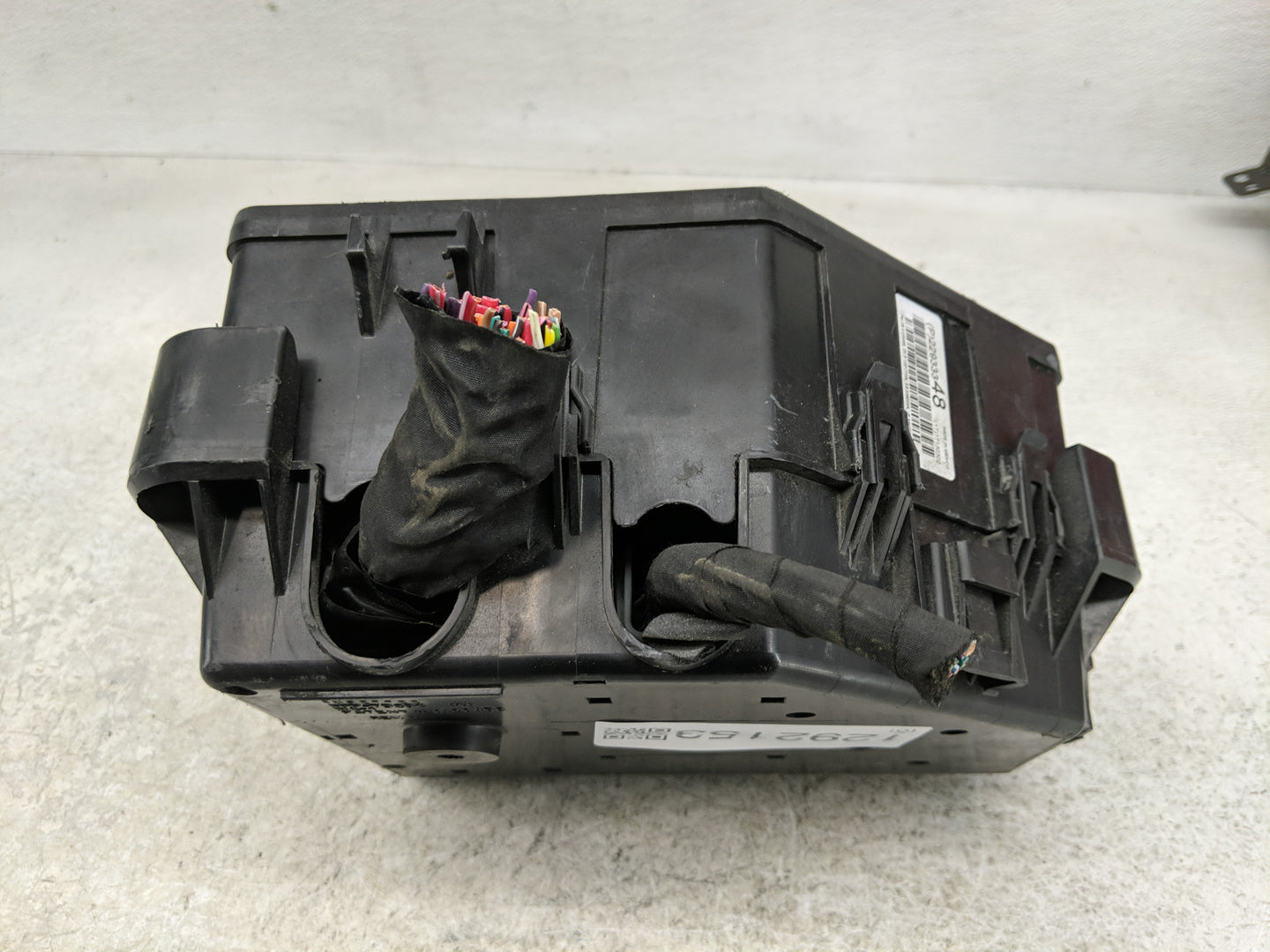 2013-2014 Buick Enclave Fusebox Fuse Box Panel Relay Module P/N:22933348 Fits Fits 2013 2014 OEM Used Auto Parts - Oemusedau