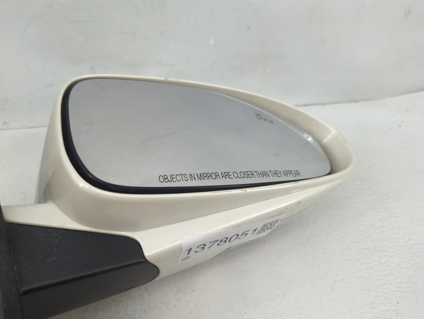 2013-2017 Buick Enclave Passenger Side View Mirror - Right Door Mirror OEM Used - Oemusedautoparts1.com