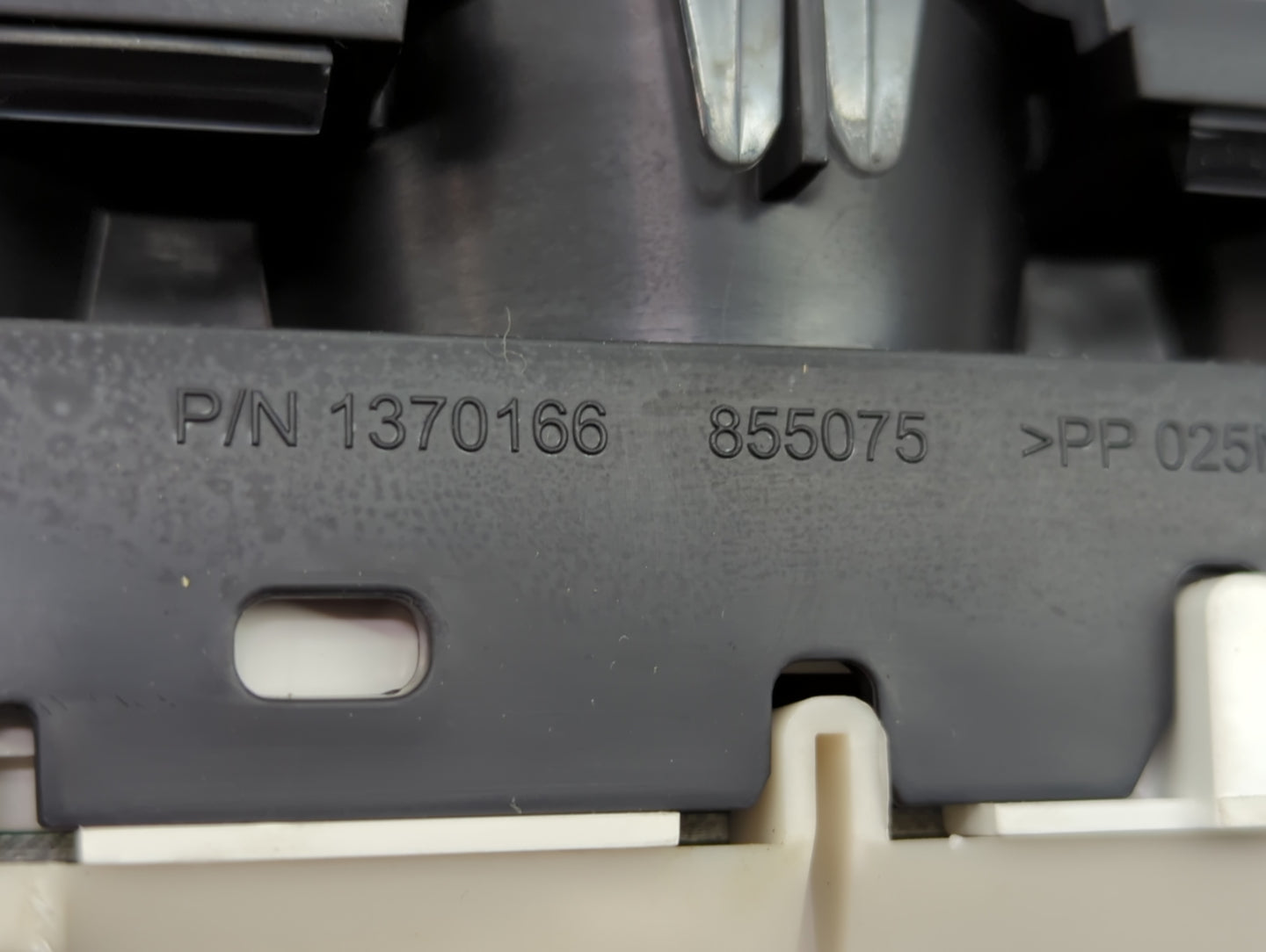 2013 Buick Enclave Instrument Cluster Speedometer Gauges P/N:1370166 855075 Miles: Fits OEM Used Auto Parts - Oemusedautopar