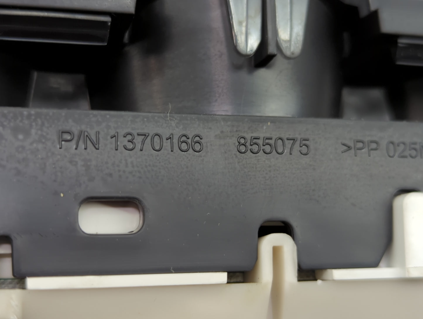 2013 Buick Enclave Instrument Cluster Speedometer Gauges P/N:1370166 855075 Miles: Fits OEM Used Auto Parts - Oemusedautopar
