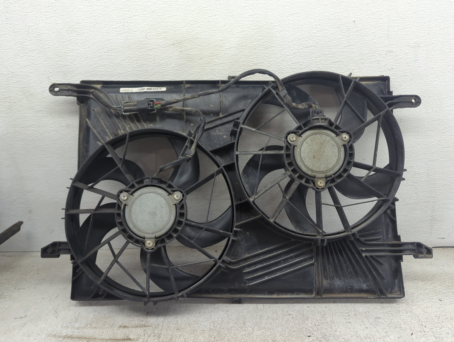 2008-2017 Buick Enclave Electric Radiator Cooling Fan Motor Assembly P/N:20972760 22757270 Fits OEM Used Auto Parts - Oemuse