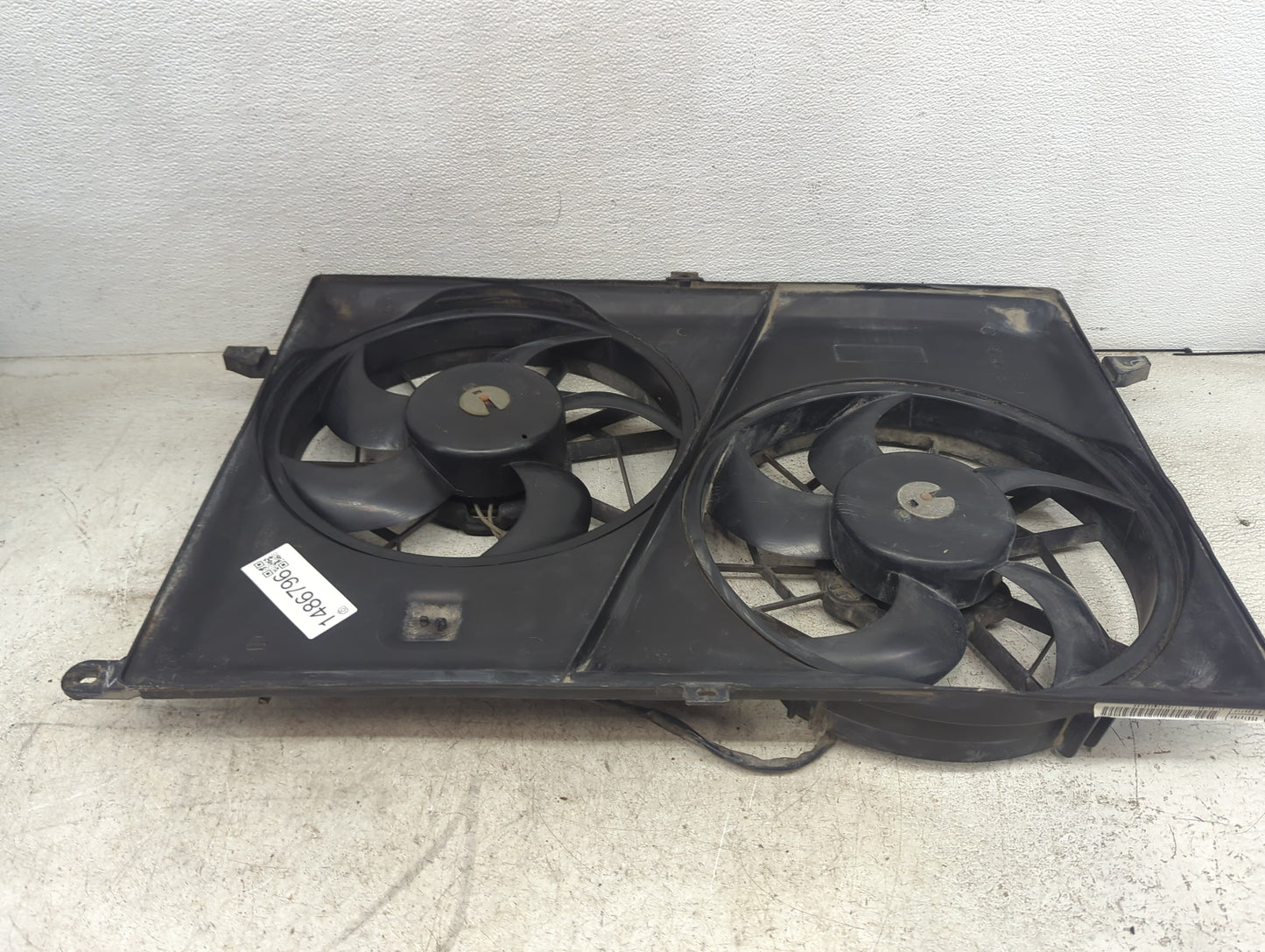 2008-2017 Buick Enclave Electric Radiator Cooling Fan Motor Assembly P/N:20972760 22757270 Fits OEM Used Auto Parts - Oemuse