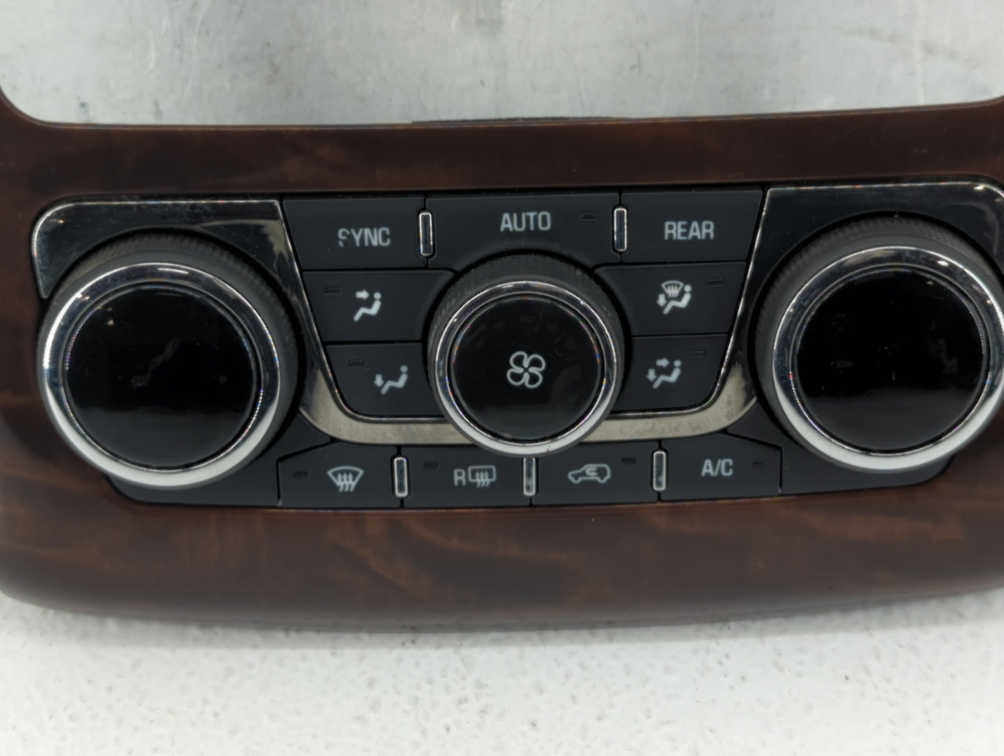 2013 Buick Enclave Climate Control Module Temperature AC/Heater Replacement P/N:23120467 Fits OEM Used Auto Parts - Oemuseda