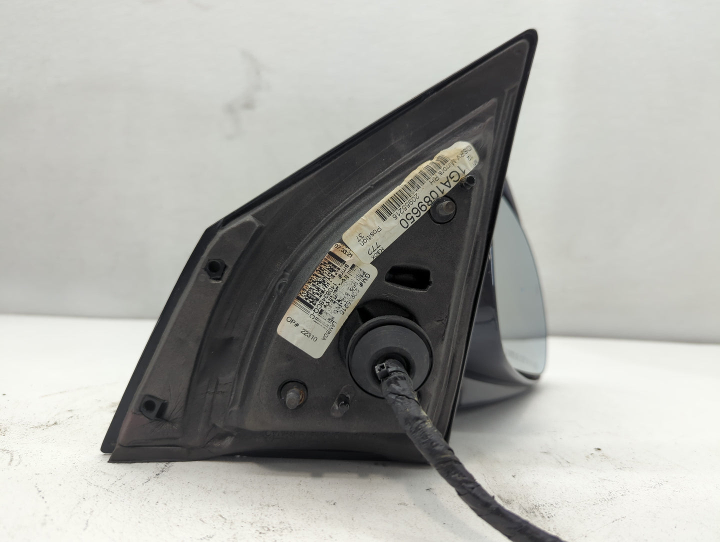 2008-2017 Buick Enclave Passenger Right Side View Manual Door Mirror - Oemusedautoparts1.com