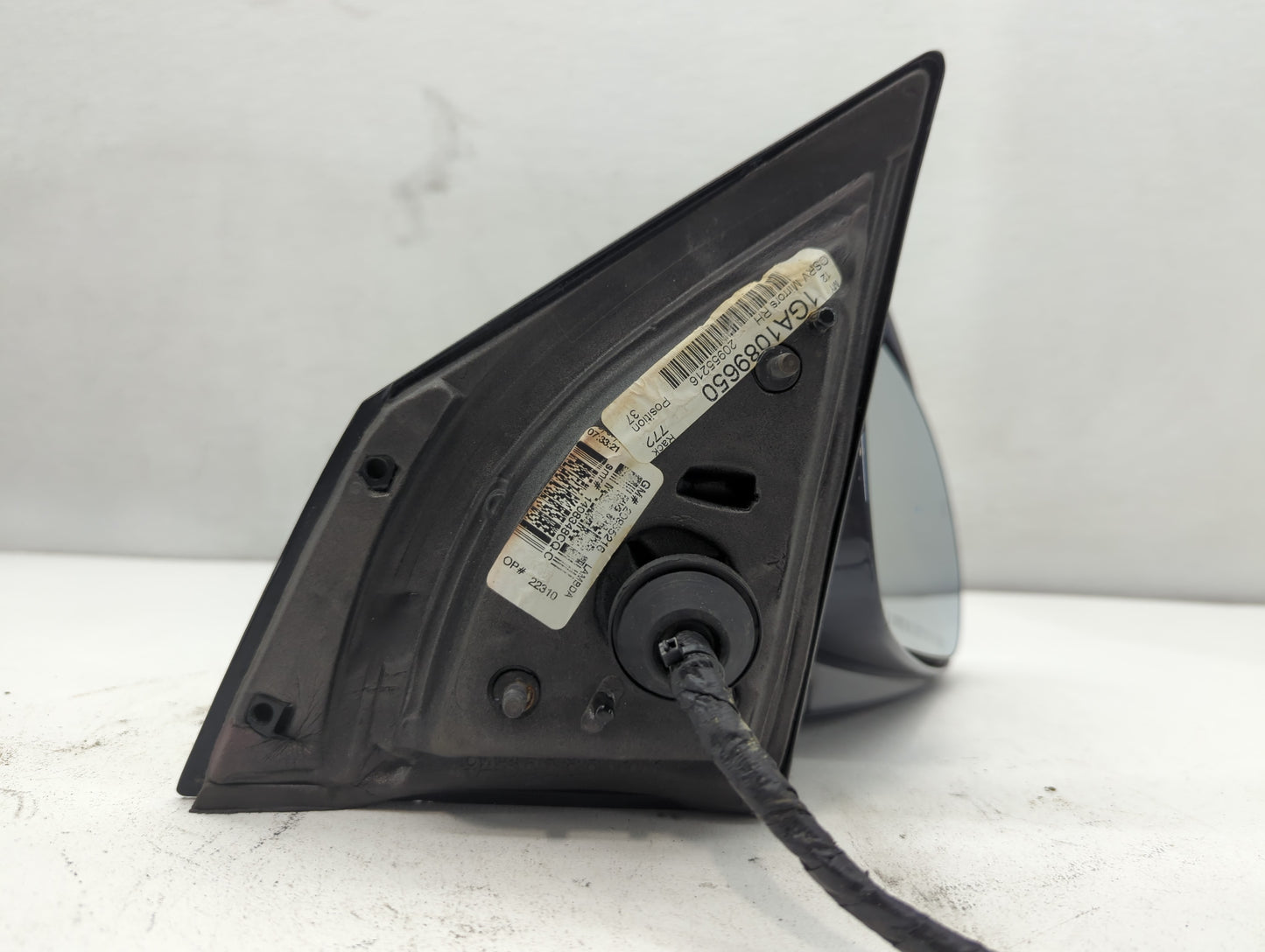 2008-2017 Buick Enclave Passenger Right Side View Manual Door Mirror - Oemusedautoparts1.com
