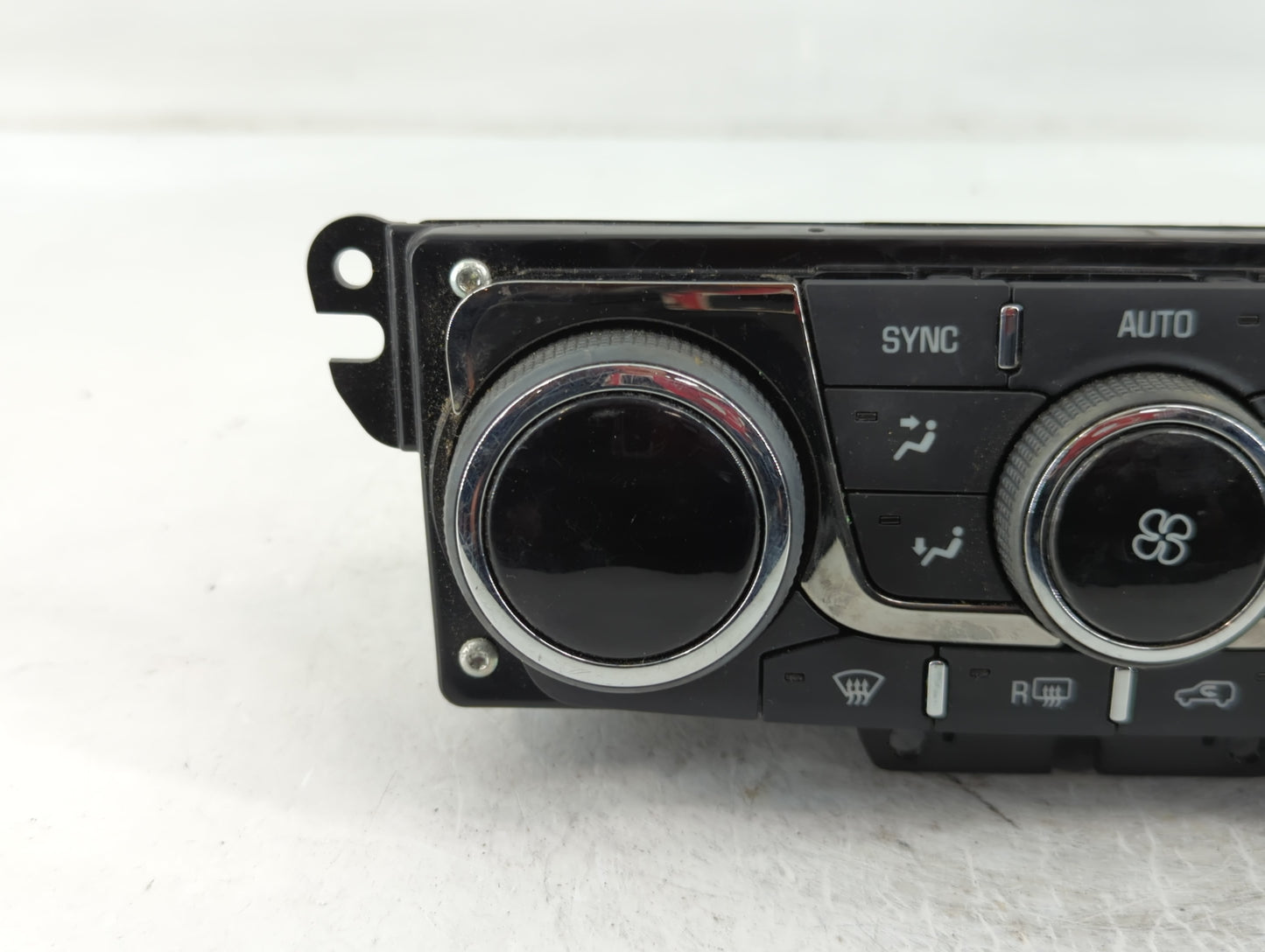 2013 Buick Enclave Climate Control Module Temperature AC/Heater Replacement P/N:23120467 Fits OEM Used Auto Parts - Oemuseda