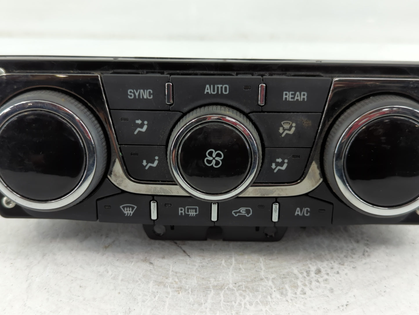 2013 Buick Enclave Climate Control Module Temperature AC/Heater Replacement P/N:23120467 Fits OEM Used Auto Parts - Oemuseda