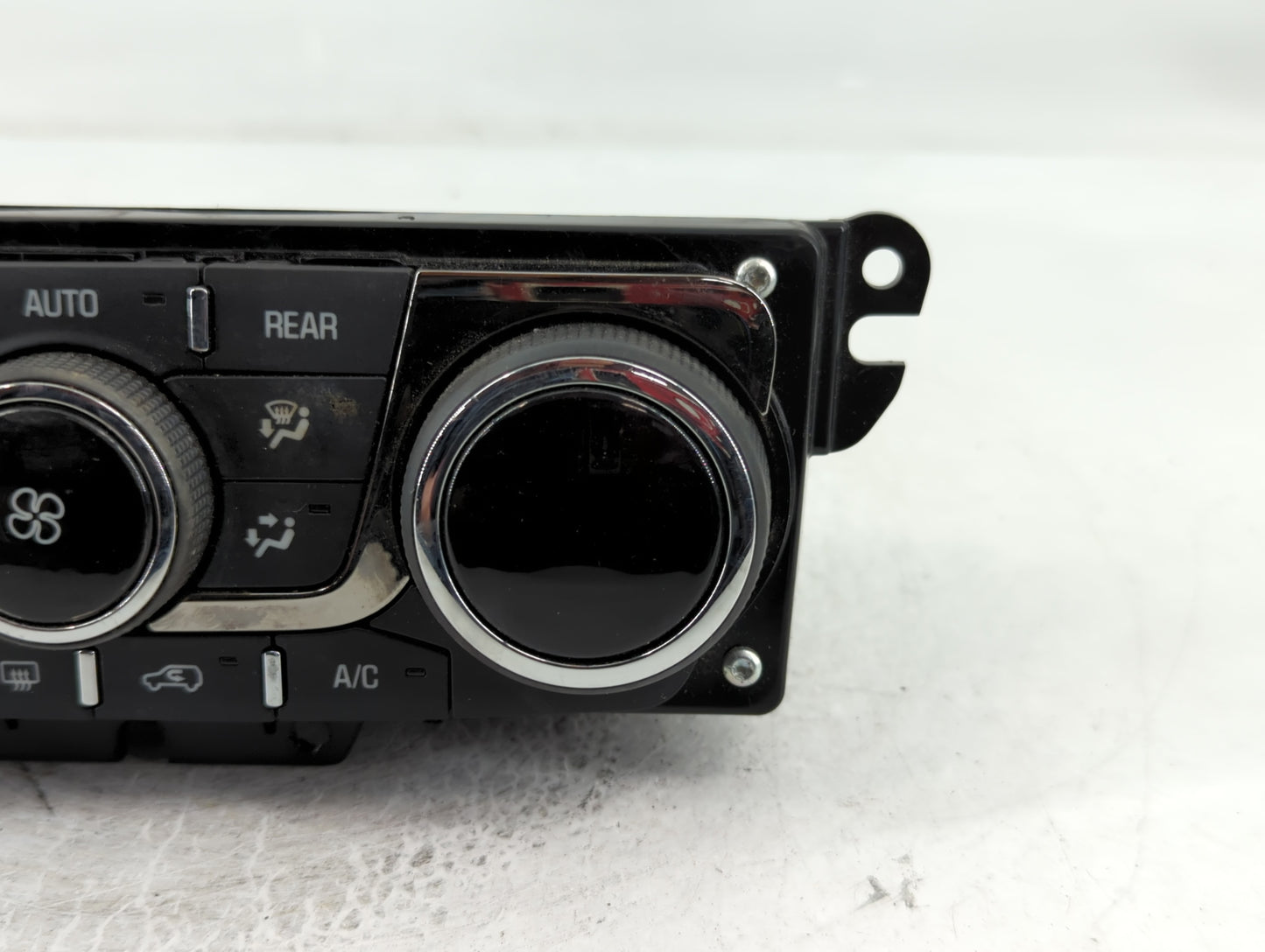 2013 Buick Enclave Climate Control Module Temperature AC/Heater Replacement P/N:23120467 Fits OEM Used Auto Parts - Oemuseda