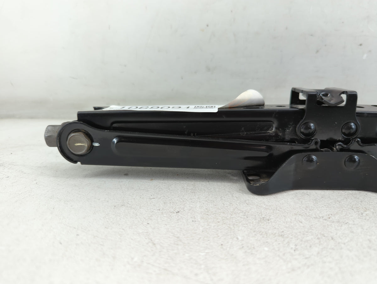 2013 Buick Encore Spare Scissor Car Jack 1069091 - Oemusedautoparts1.com