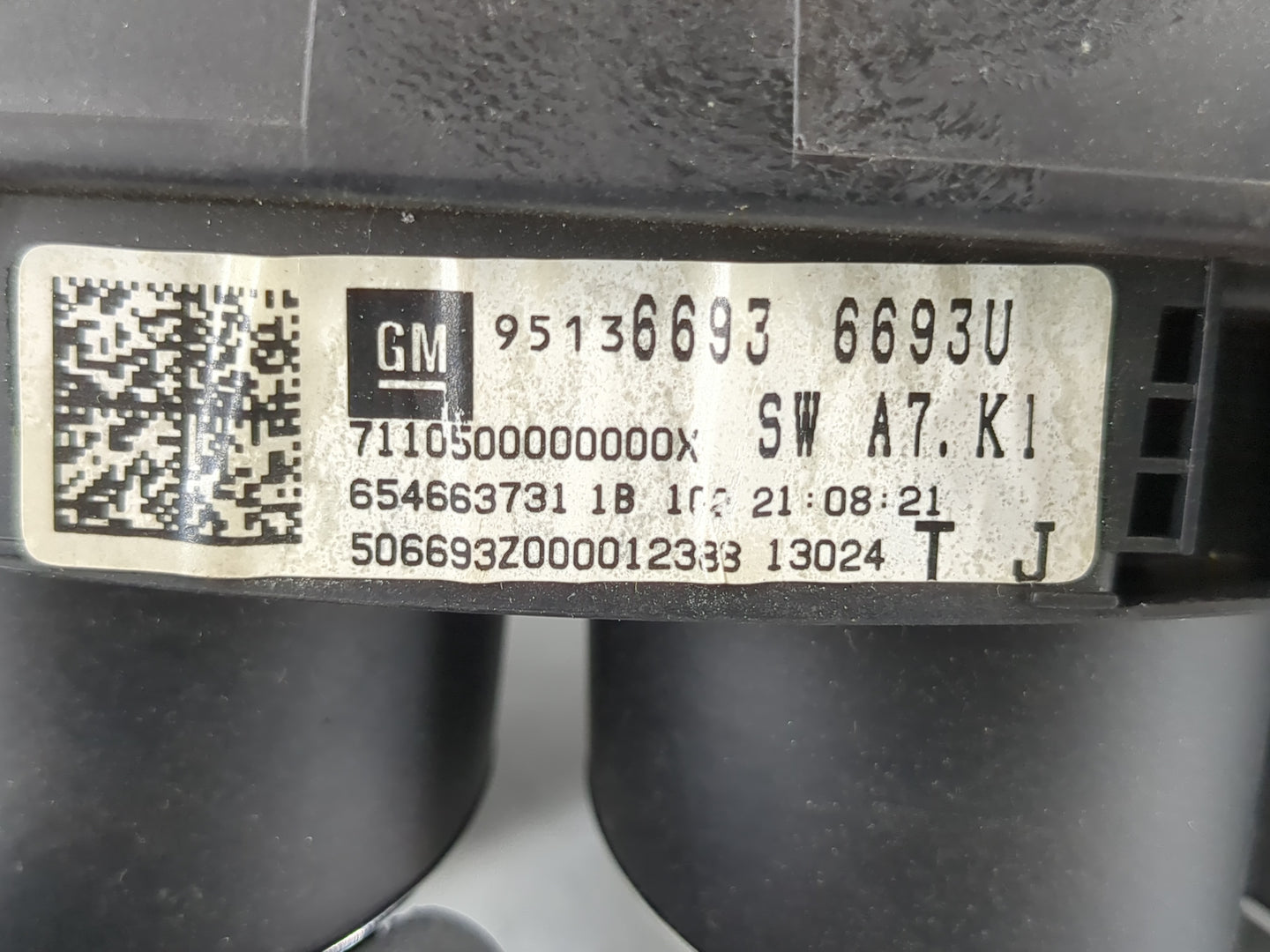 2013 Buick Encore Instrument Cluster Speedometer Gauges P/N:95136693 Fits OEM Used Auto Parts - Oemusedautoparts1.com