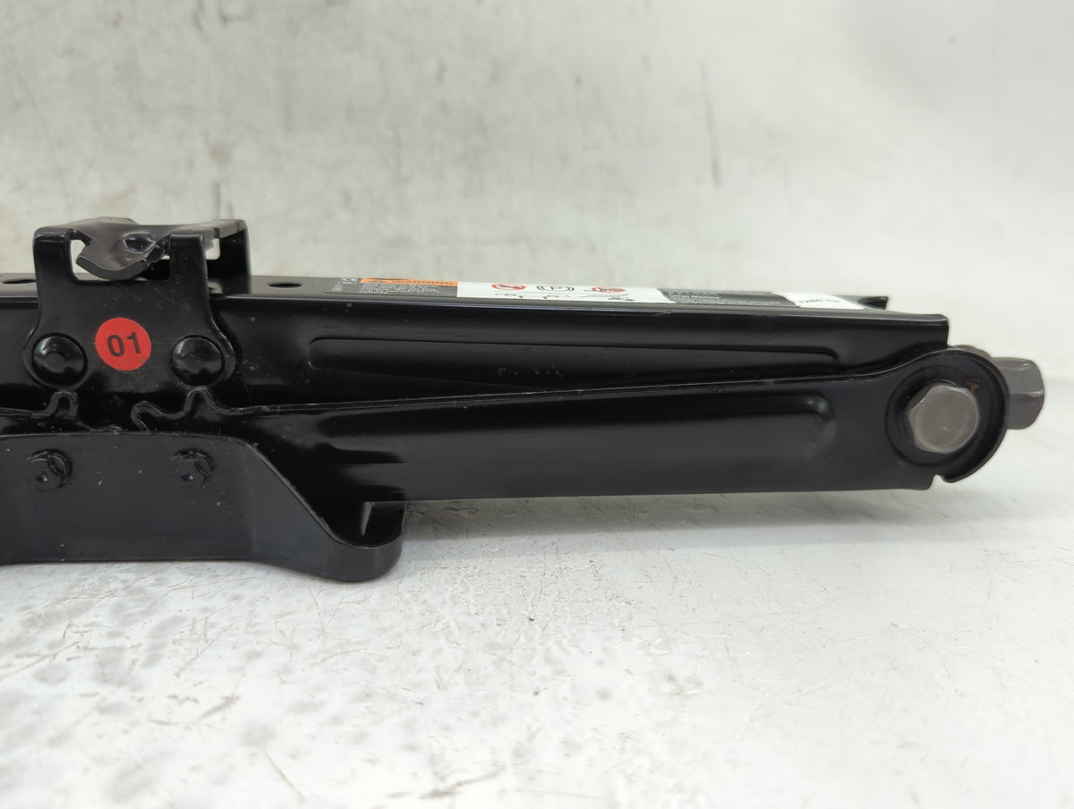 2013 Buick Encore Spare Scissor Car Jack 1415338 - Oemusedautoparts1.com