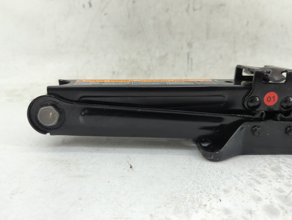 2013 Buick Encore Spare Scissor Car Jack 1415338 - Oemusedautoparts1.com