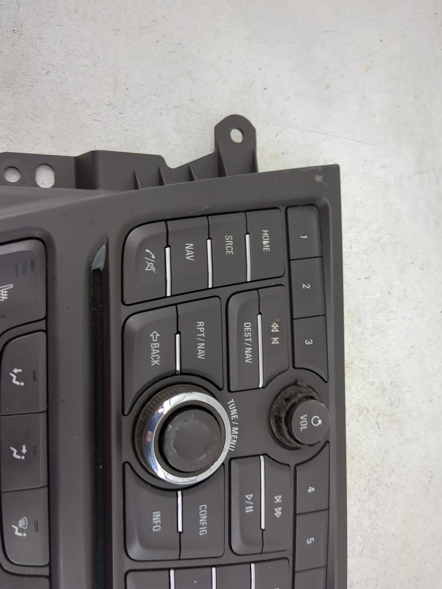 2013-2016 Buick Encore Radio Control Panel 1492585 - Oemusedautoparts1.com