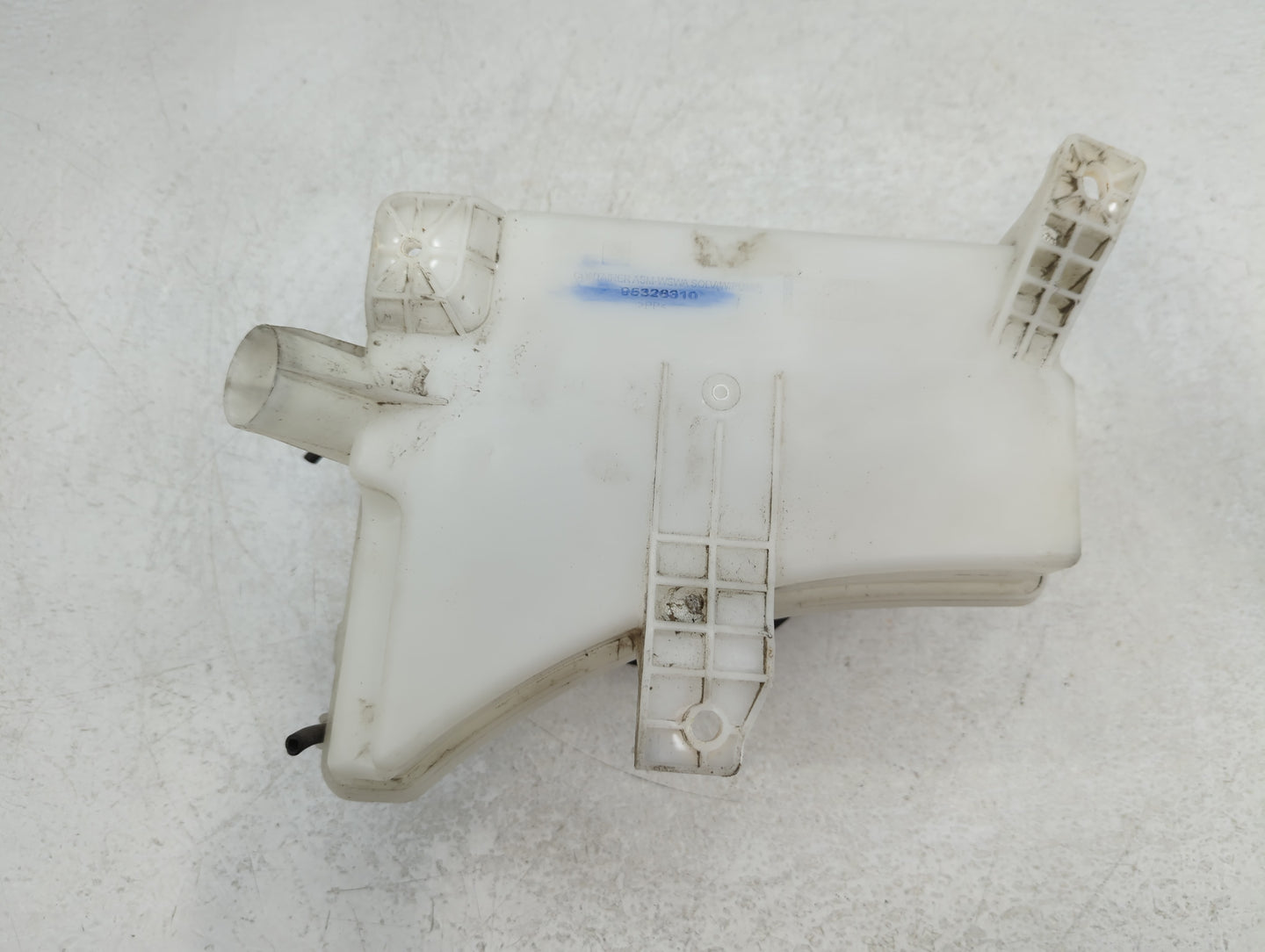 2013-2014 Buick Encore Windshield Washer Fluid Reservoir Bottle Oem - Oemusedautoparts1.com