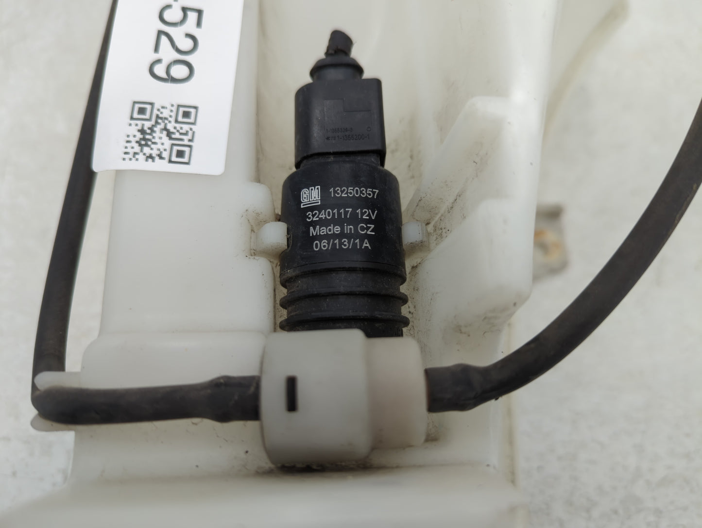 2013-2014 Buick Encore Windshield Washer Fluid Reservoir Bottle Oem - Oemusedautoparts1.com