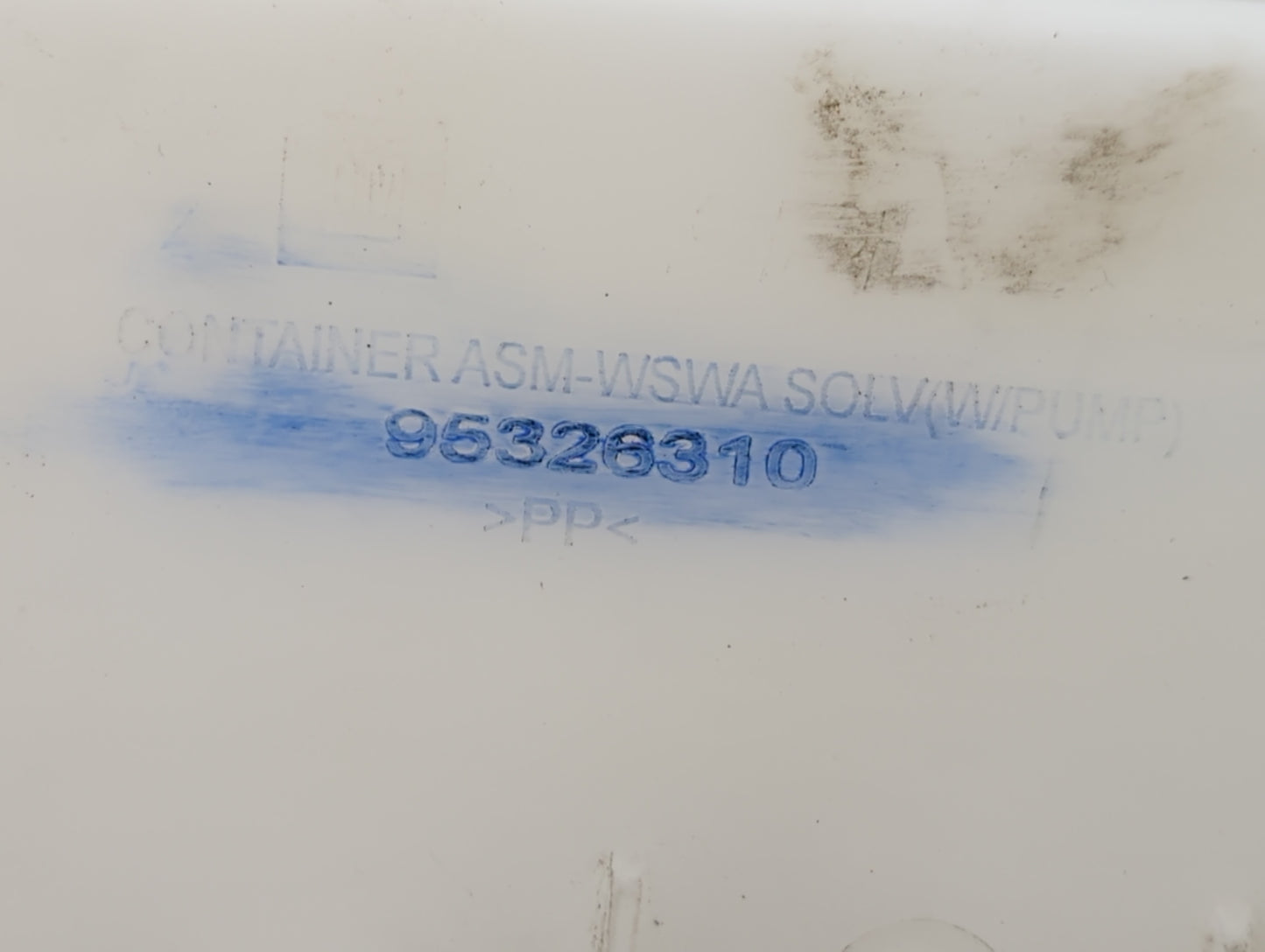 2013-2014 Buick Encore Windshield Washer Fluid Reservoir Bottle Oem - Oemusedautoparts1.com