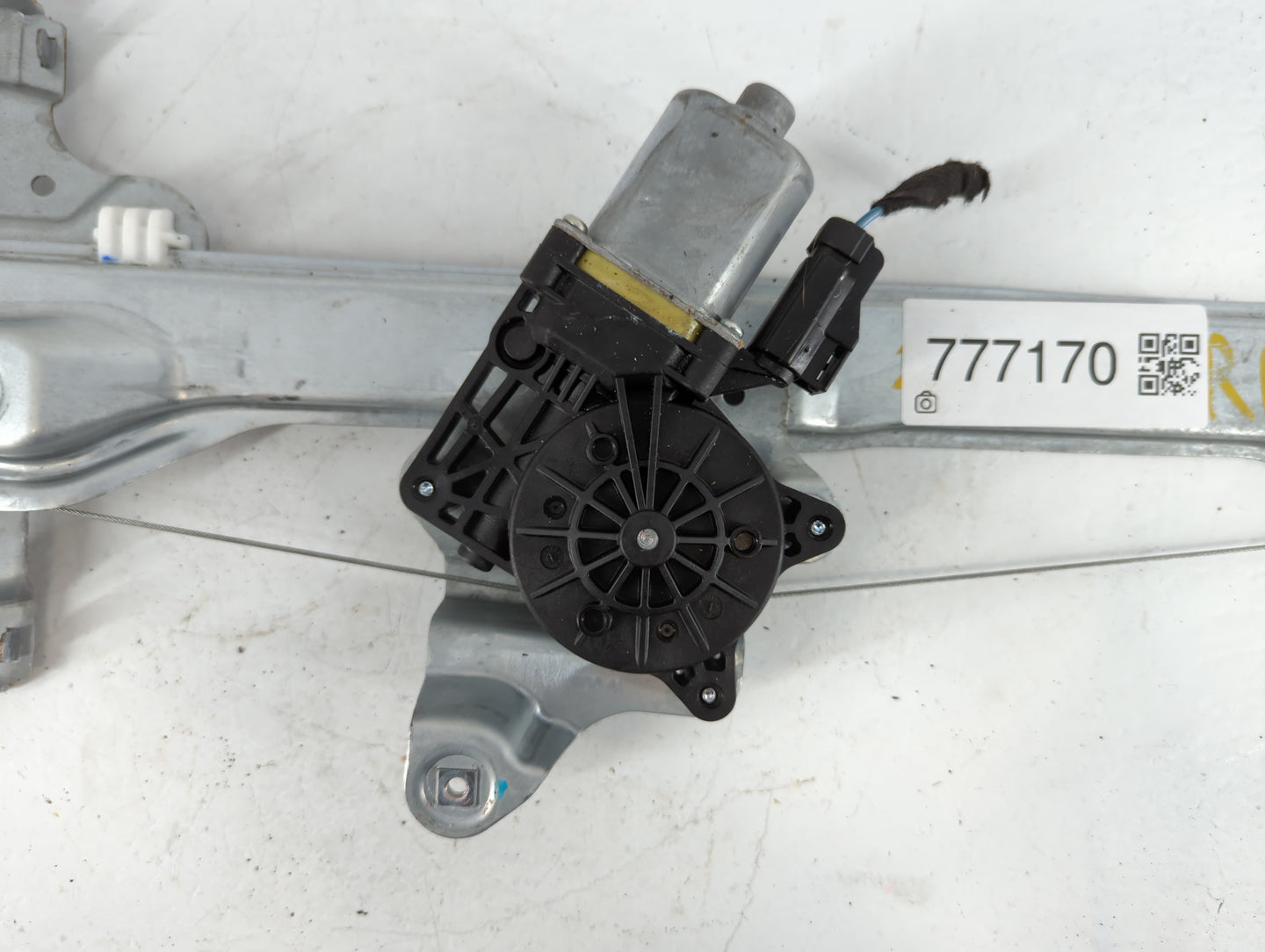 2013 Buick Encore Passenger Front Right Power Window Motor - Oemusedautoparts1.com