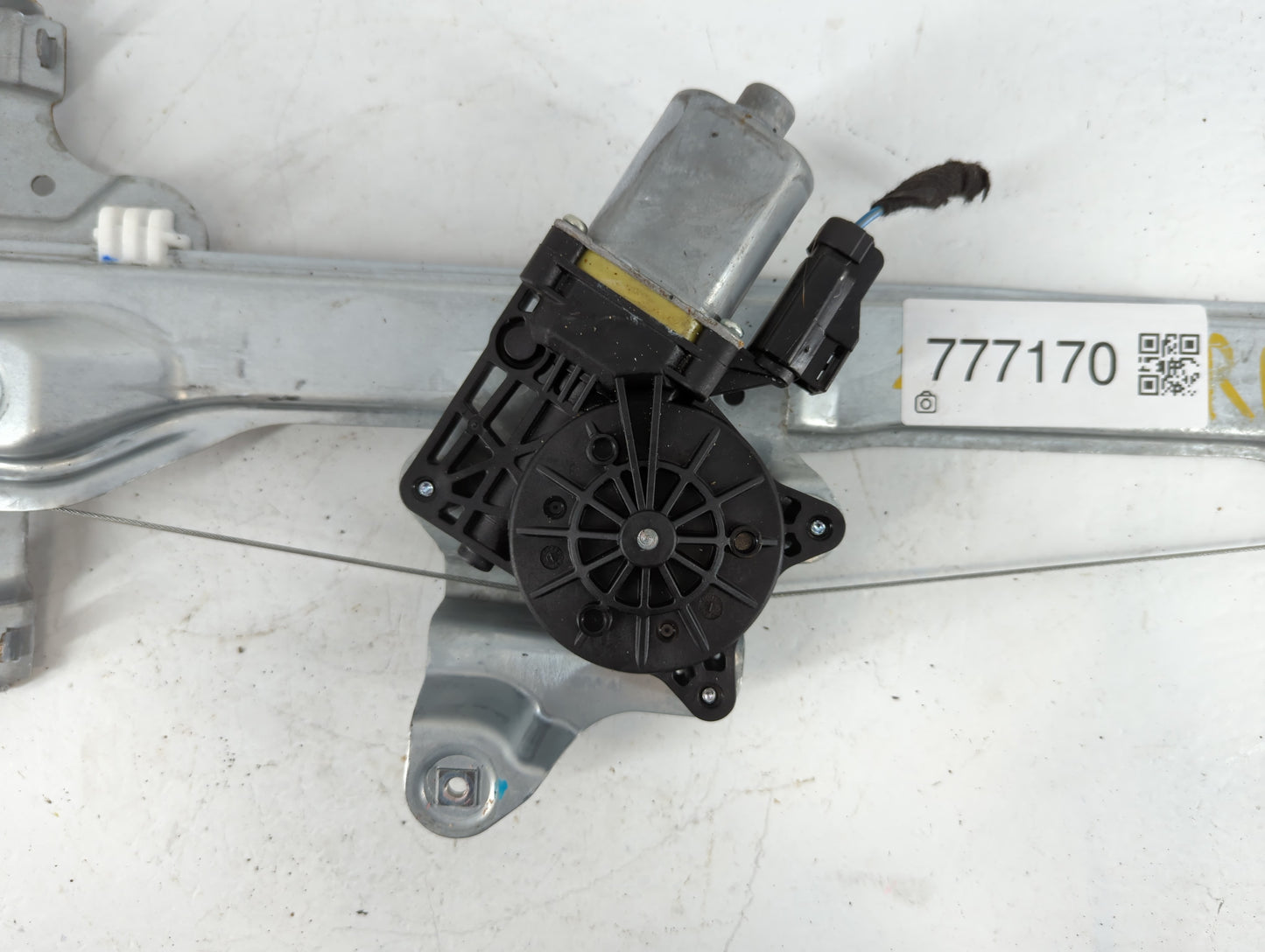 2013 Buick Encore Passenger Front Right Power Window Motor - Oemusedautoparts1.com